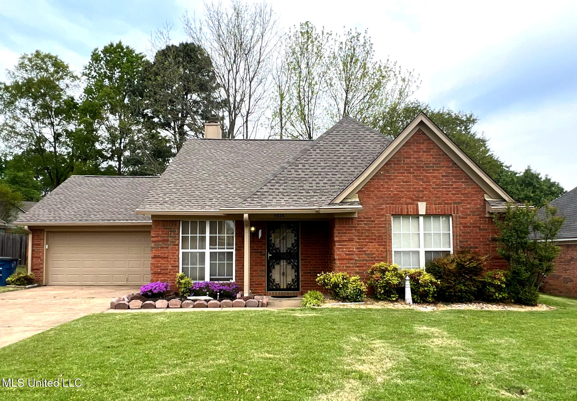 9858 Allen Pkwy Parkway Property Photo 1