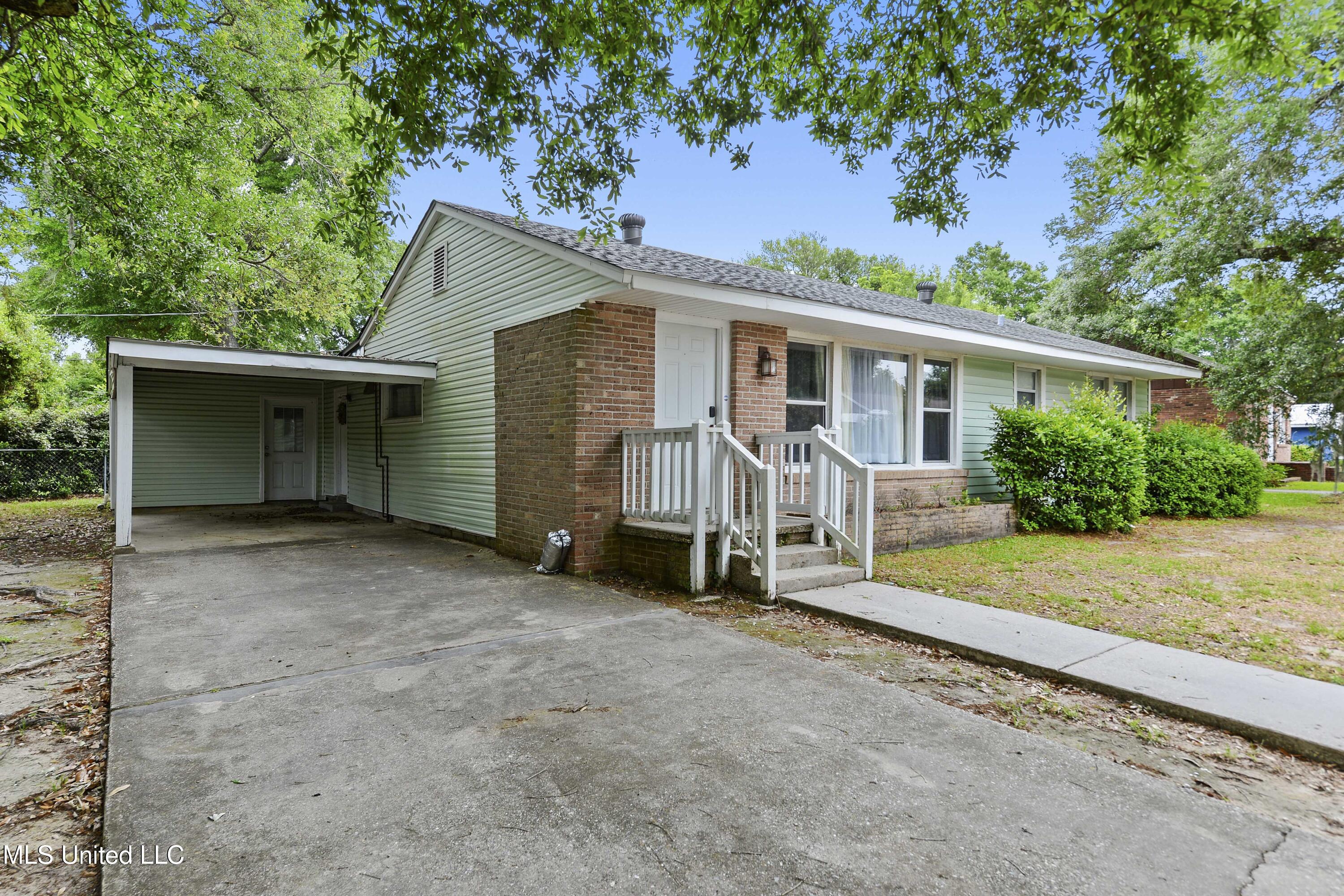 105 Hickory Lane Property Photo 2