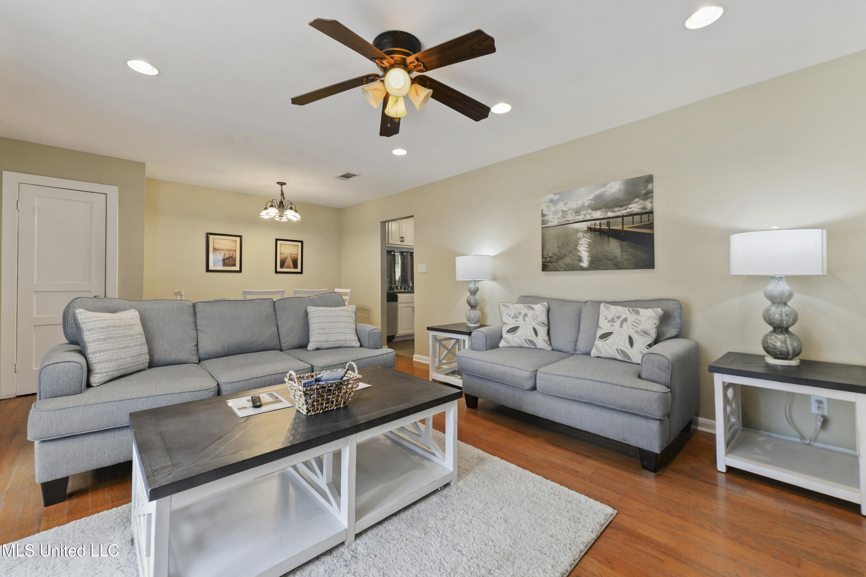 105 Hickory Lane Property Photo 4