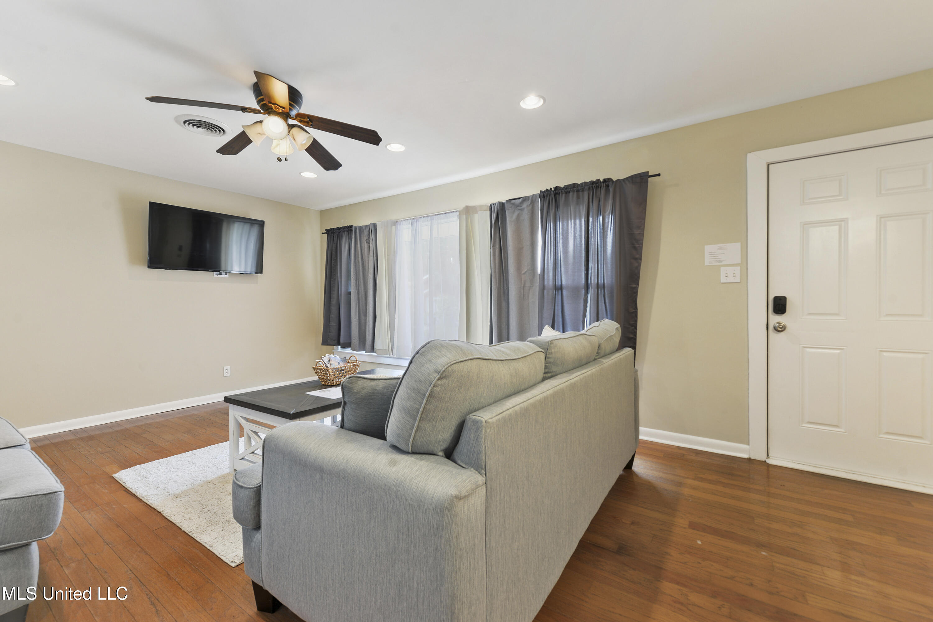 105 Hickory Lane Property Photo 5