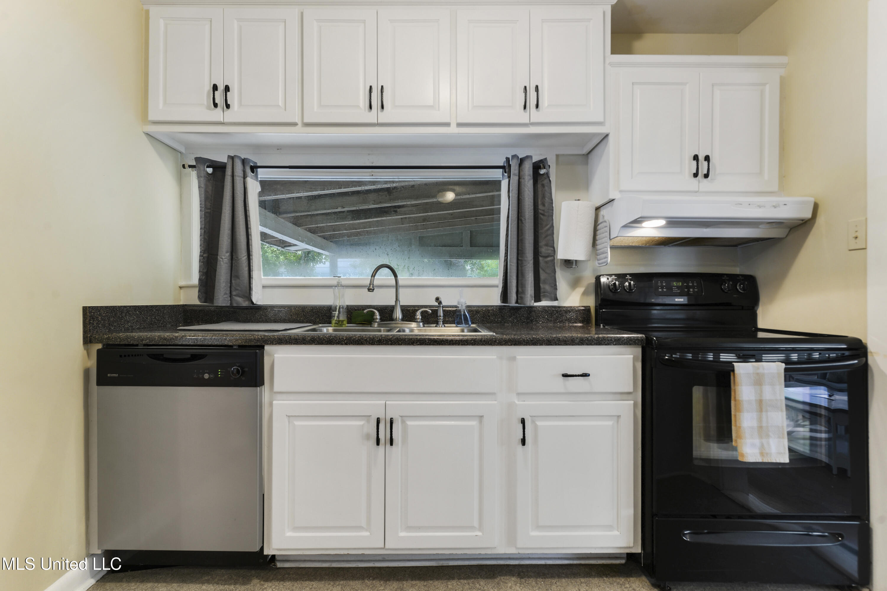 105 Hickory Lane Property Photo 10