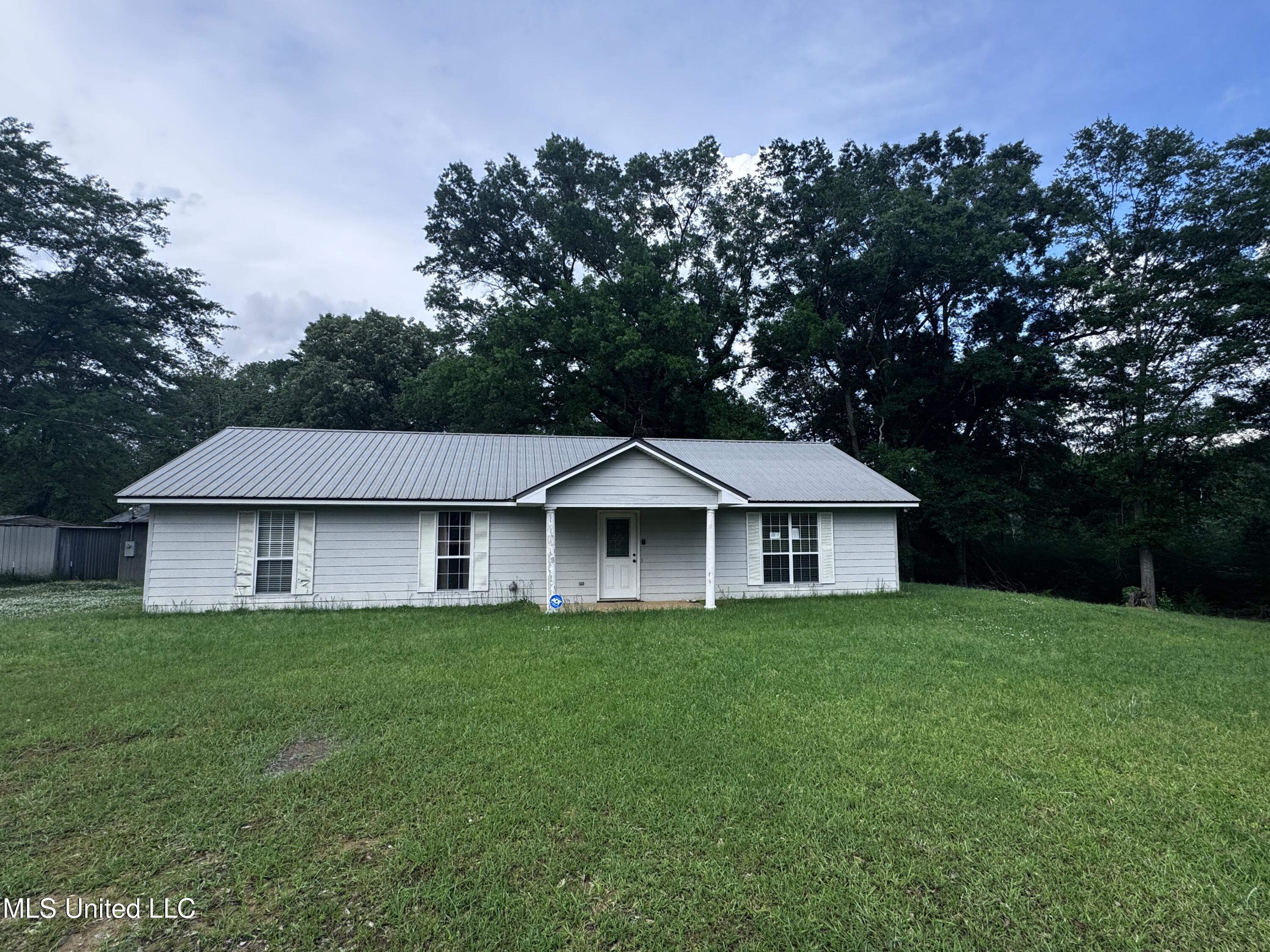 2288 Harperville Road Property Photo 1