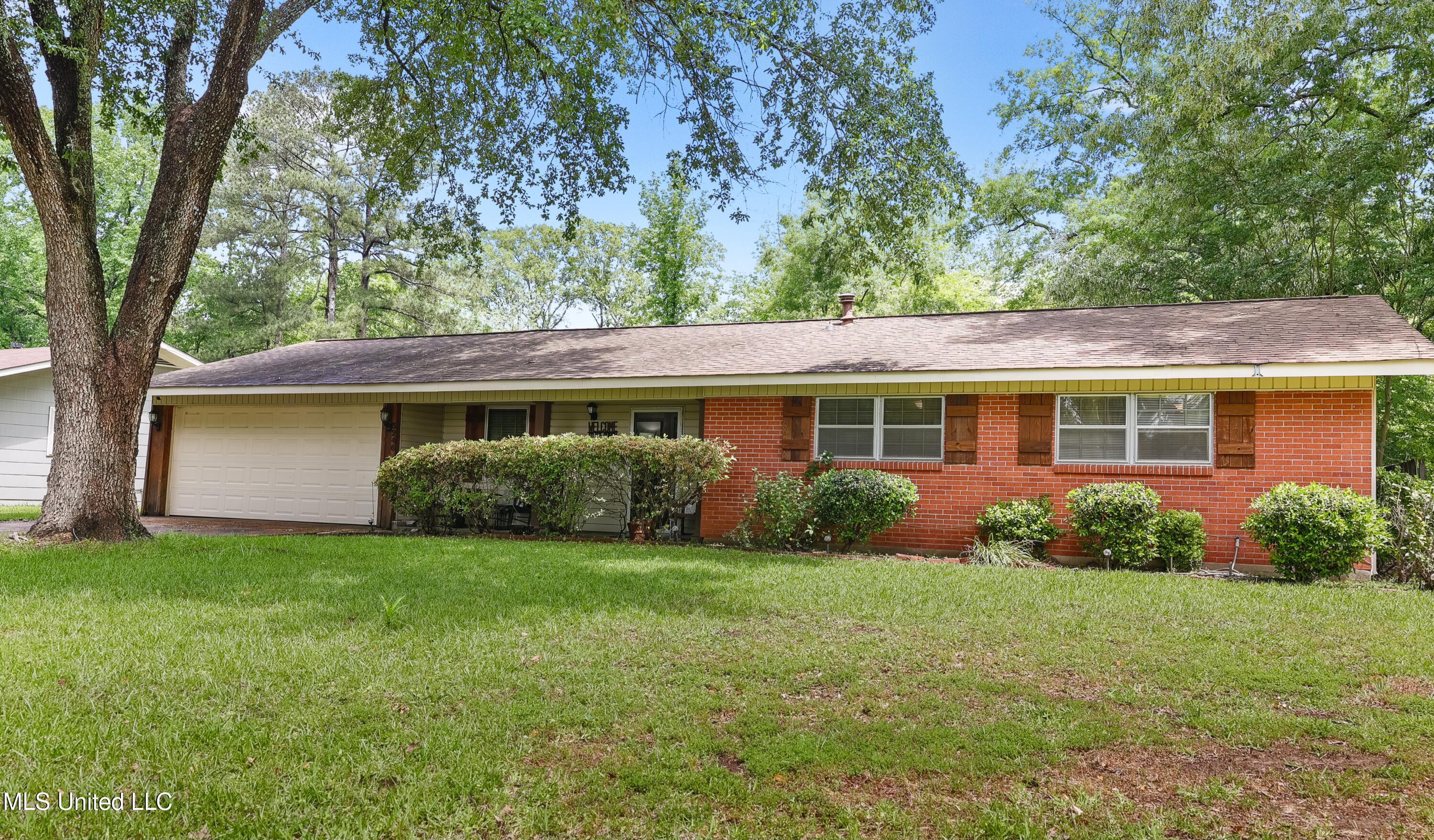 3246 Longwood Drive Property Photo 1