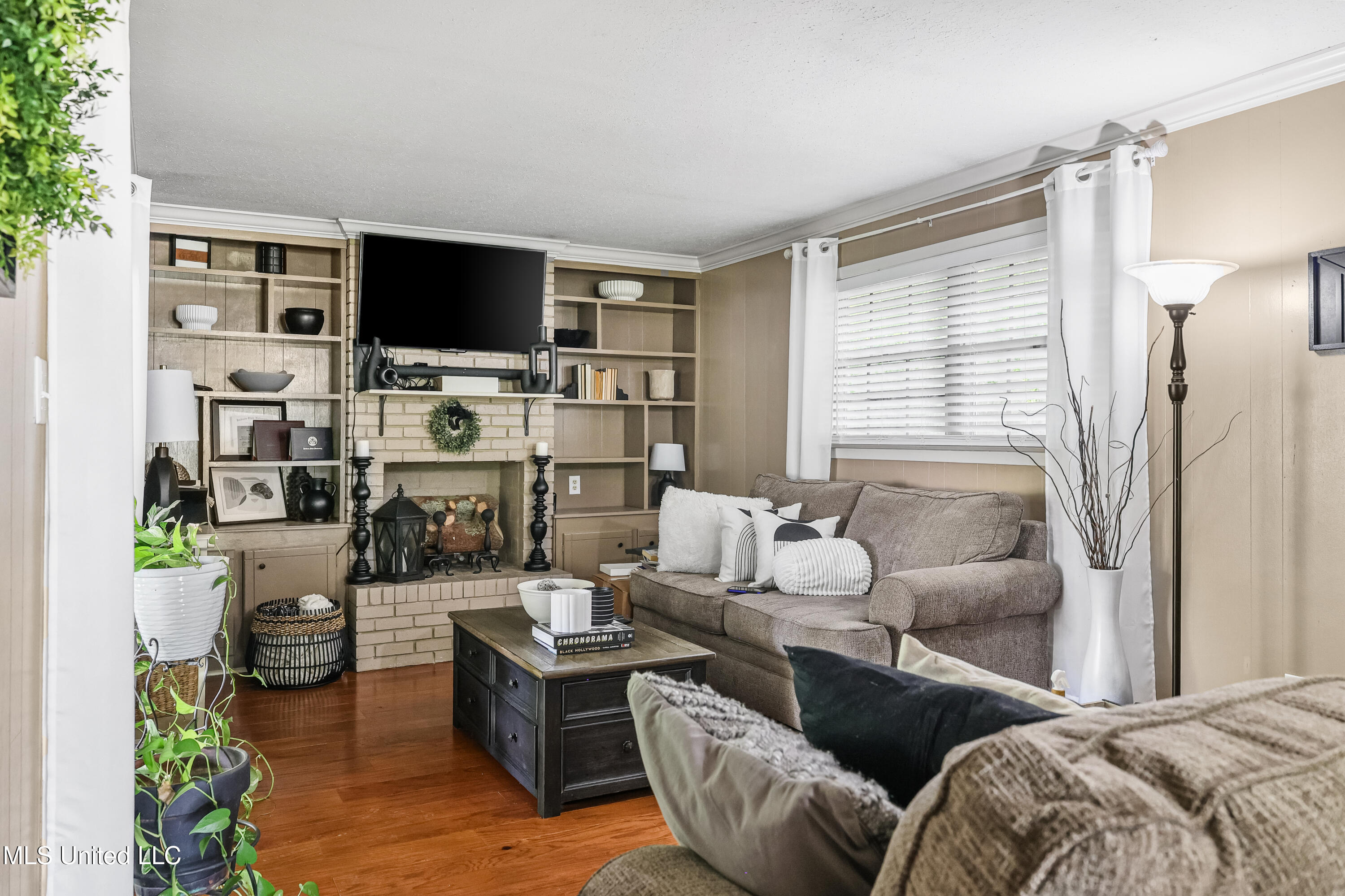 3246 Longwood Drive Property Photo 2