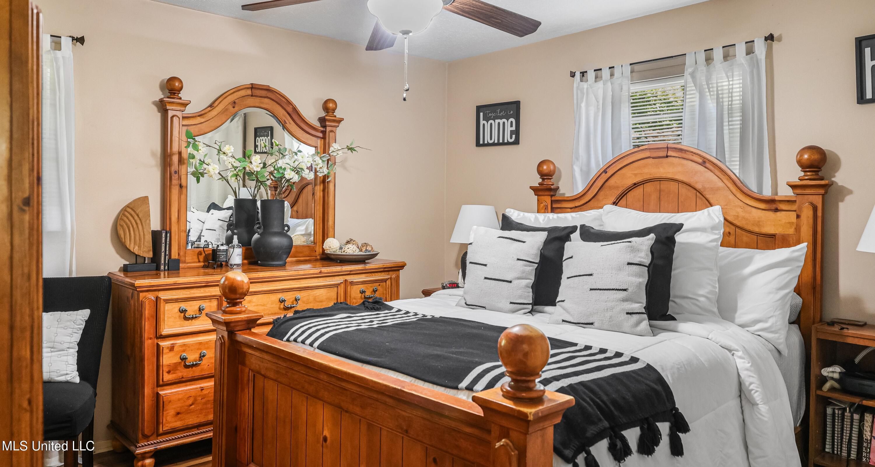 3246 Longwood Drive Property Photo 5