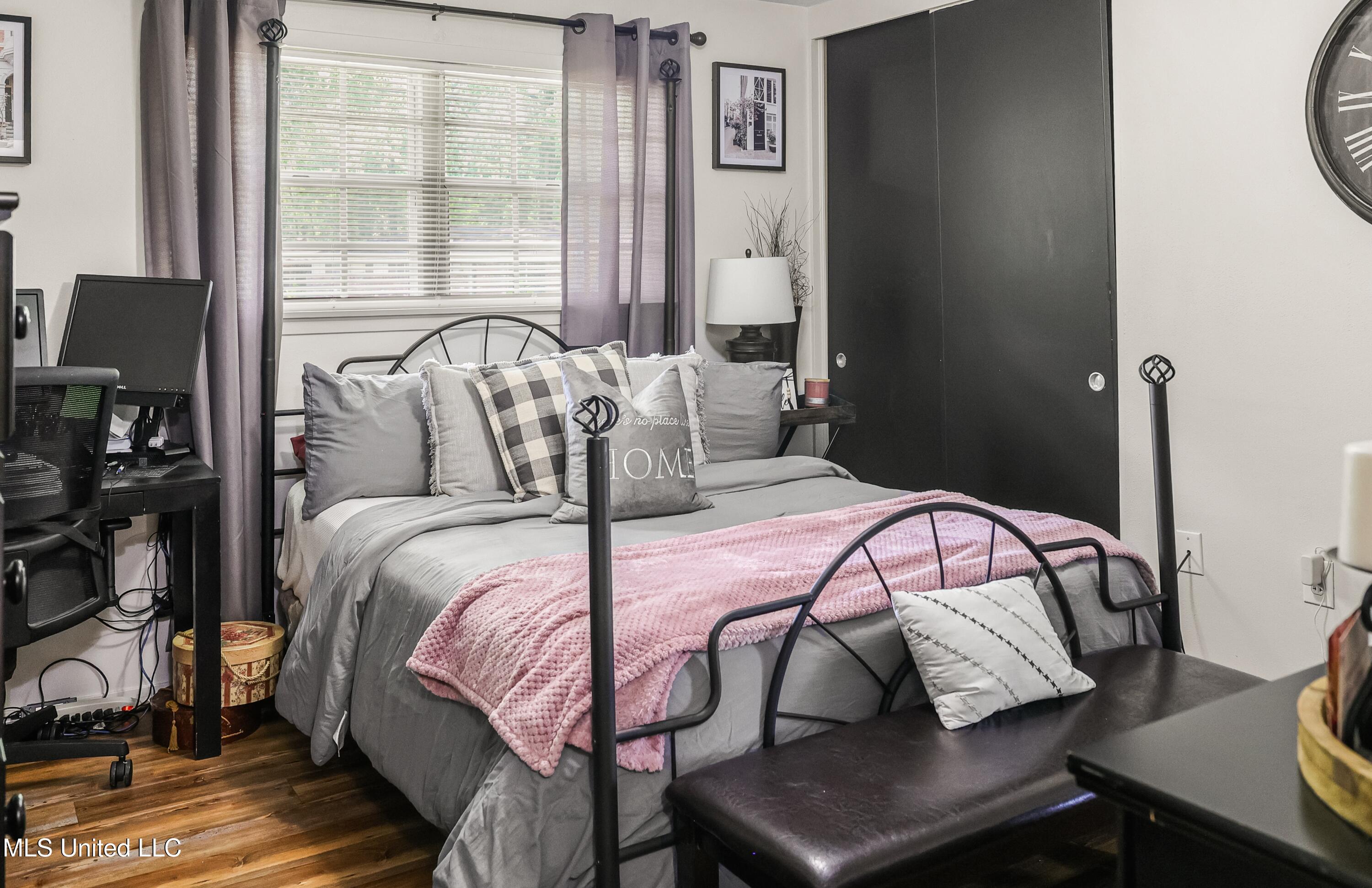 3246 Longwood Drive Property Photo 7