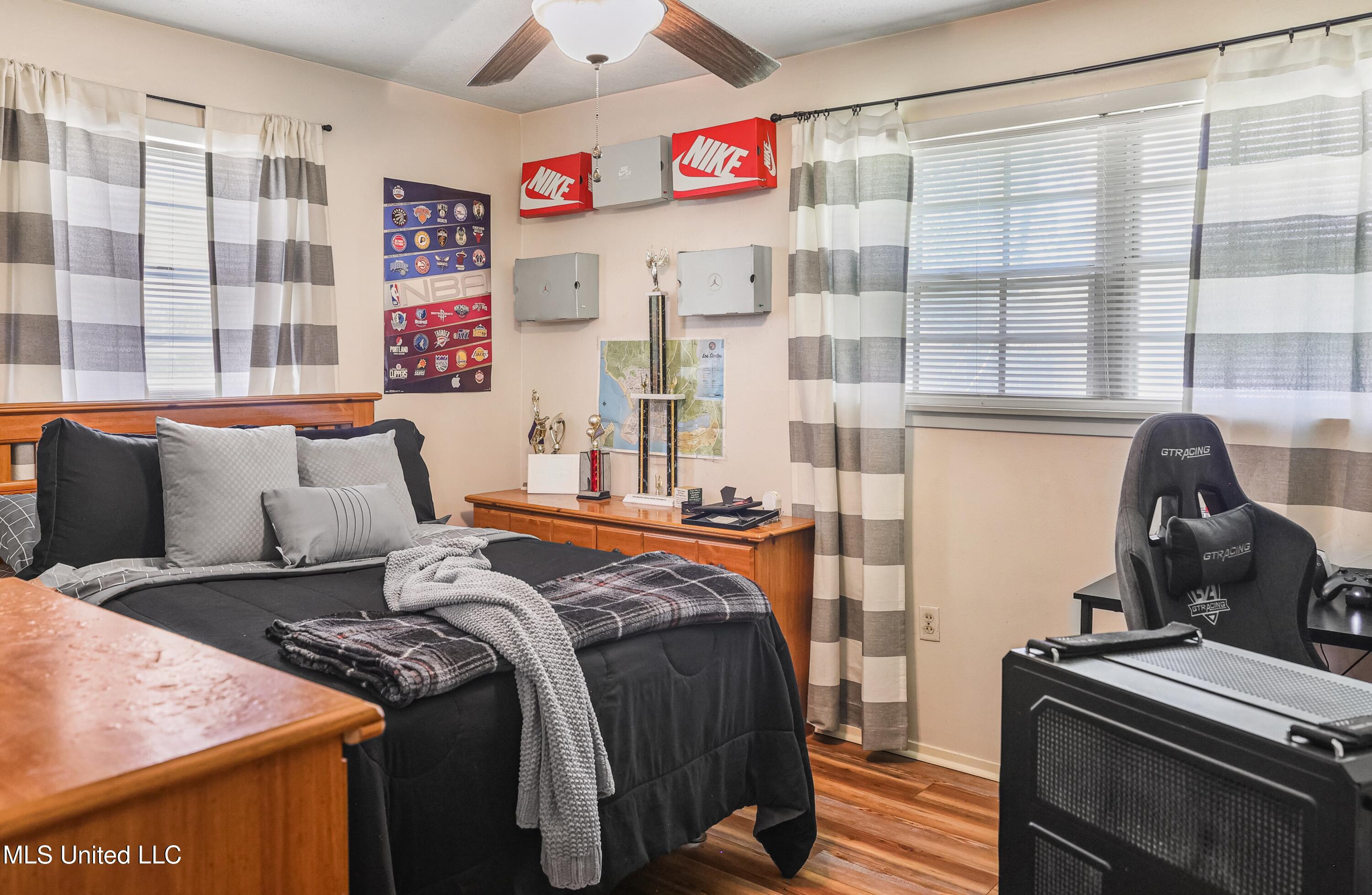 3246 Longwood Drive Property Photo 9