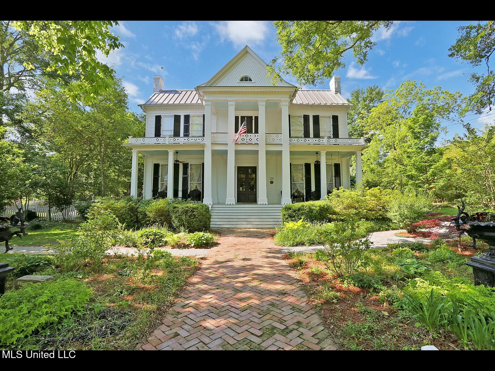 138 E Fulton Street Property Photo 1