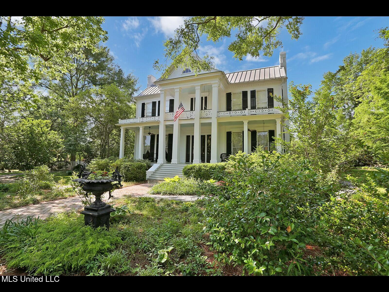138 E Fulton Street Property Photo 4
