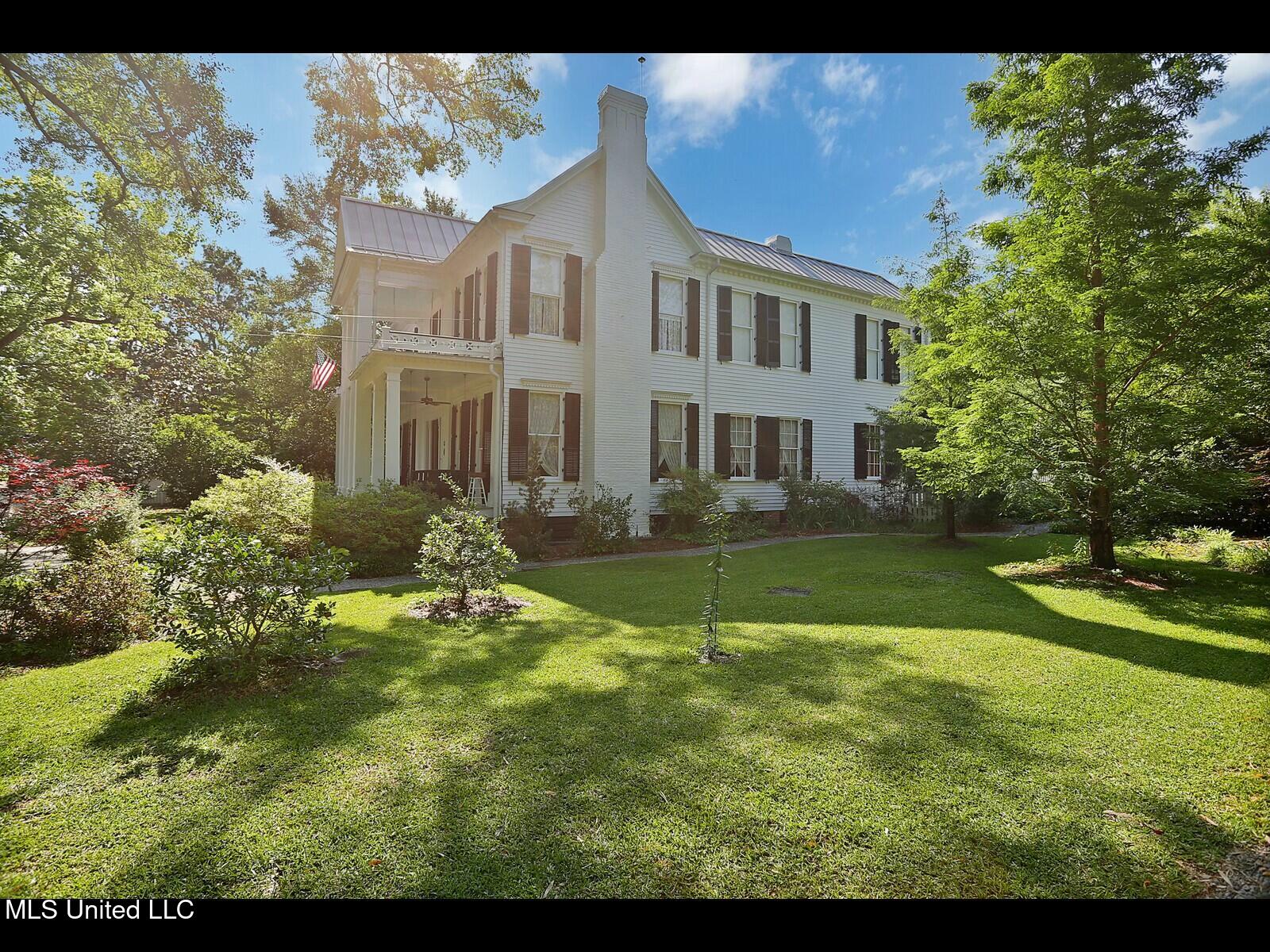 138 E Fulton Street Property Photo 7