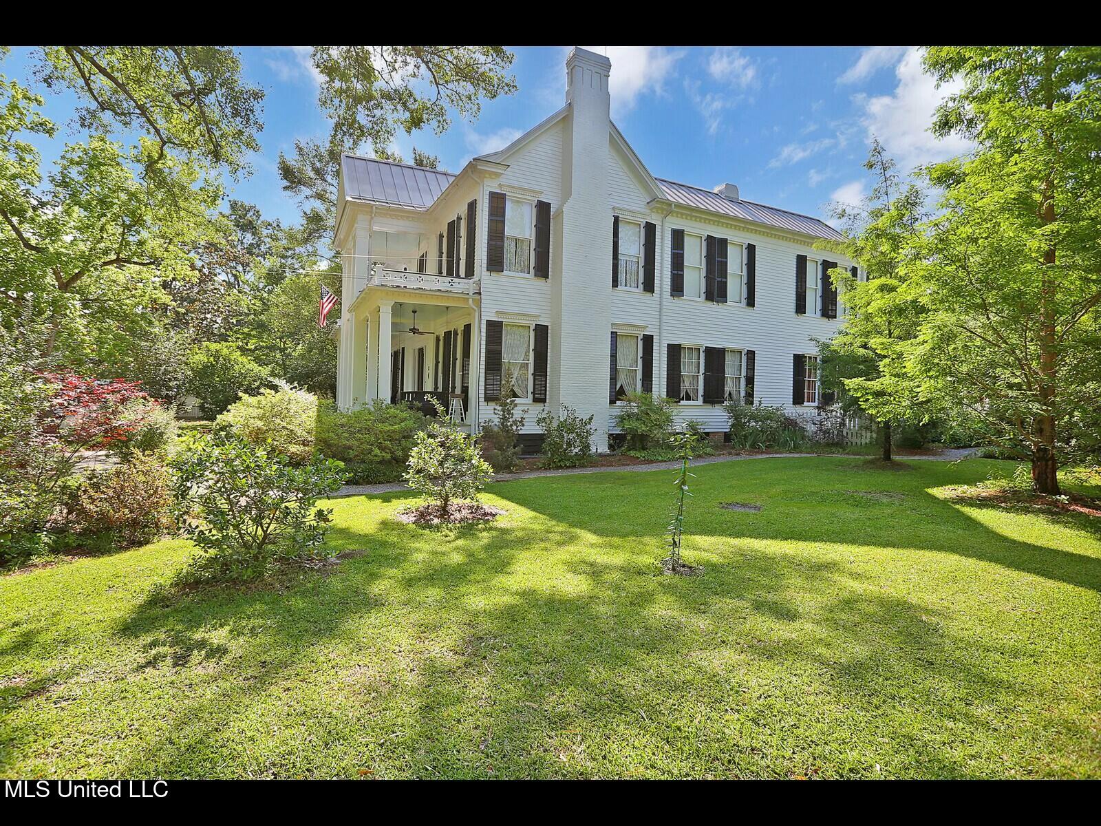 138 E Fulton Street Property Photo 8