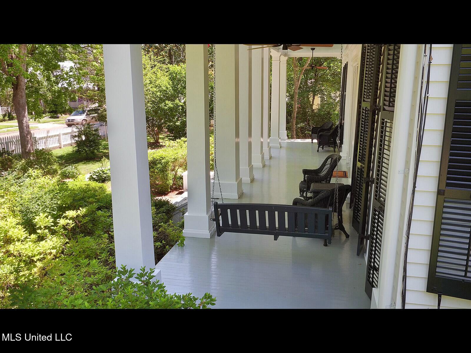 138 E Fulton Street Property Photo 10