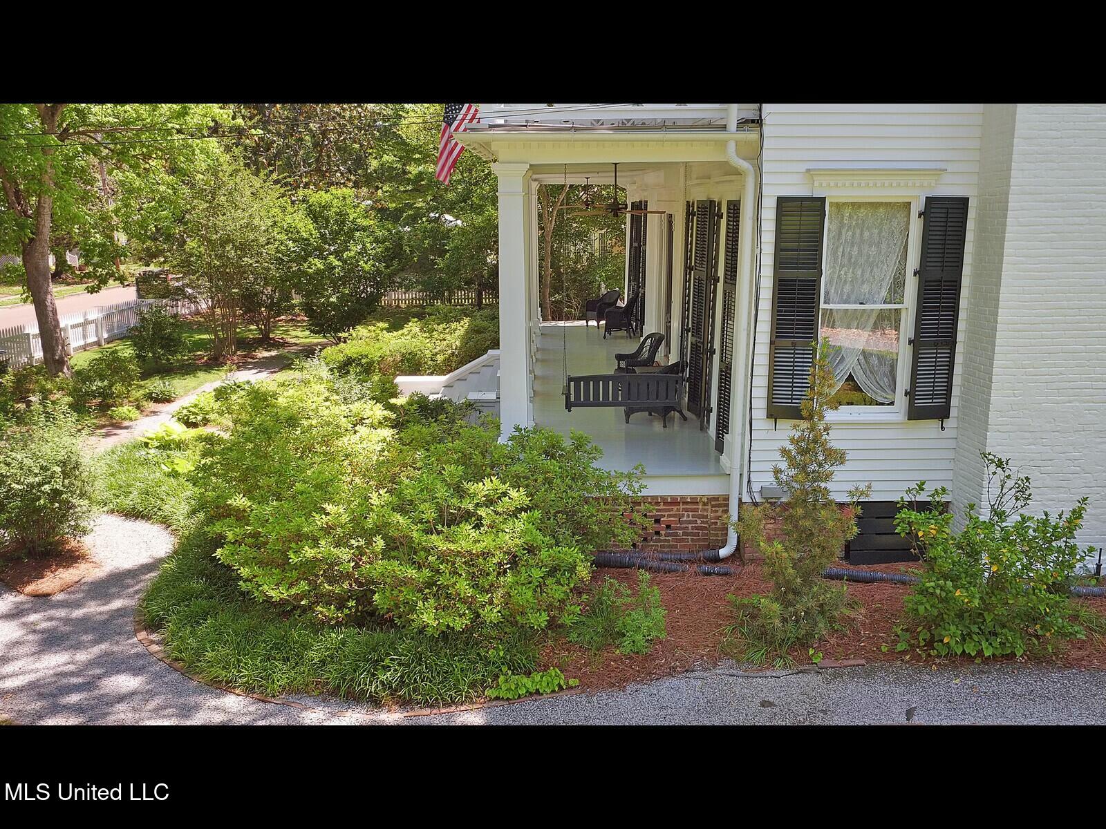 138 E Fulton Street Property Photo 11