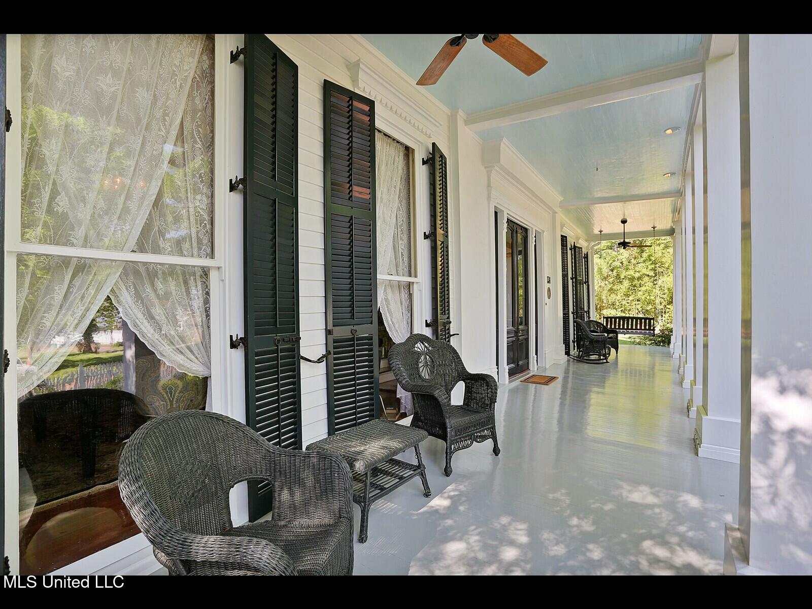 138 E Fulton Street Property Photo 12