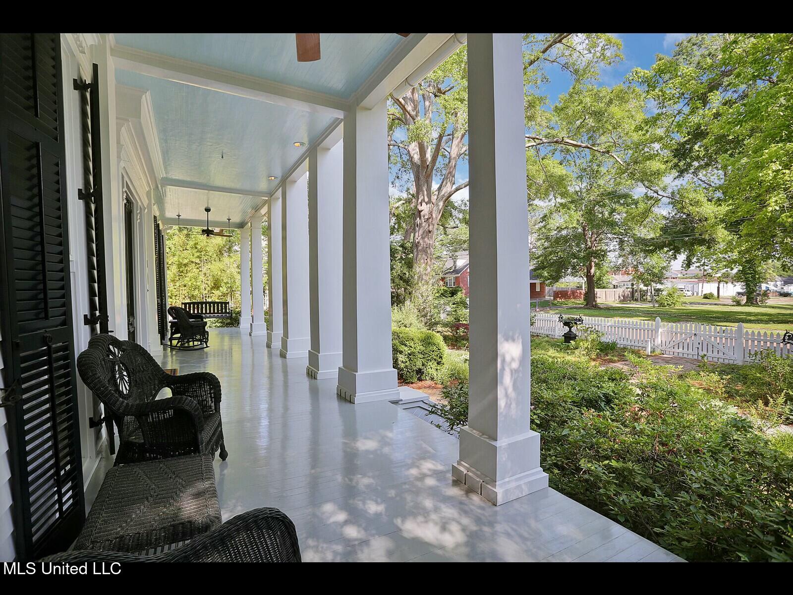 138 E Fulton Street Property Photo 13