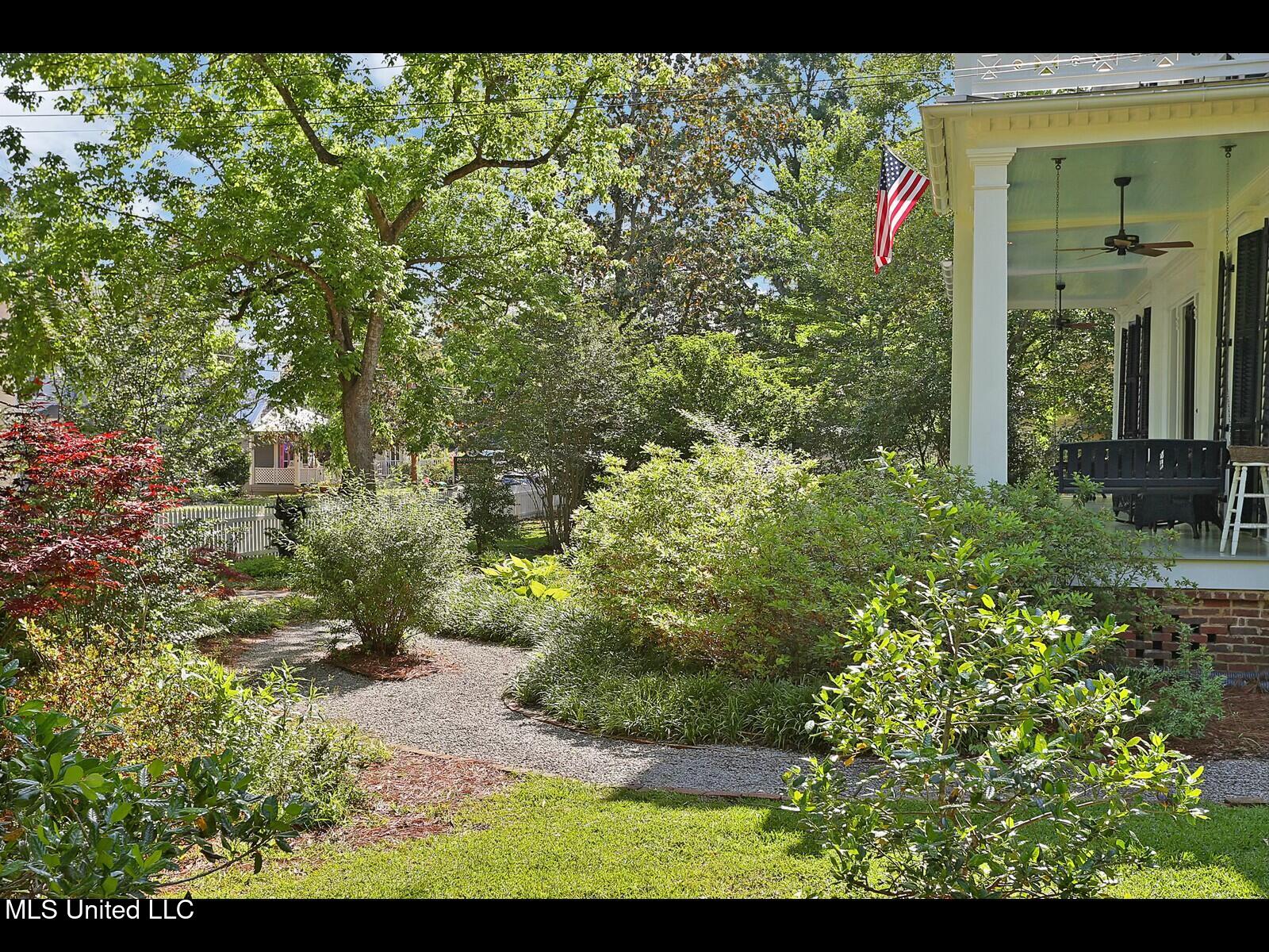 138 E Fulton Street Property Photo 15
