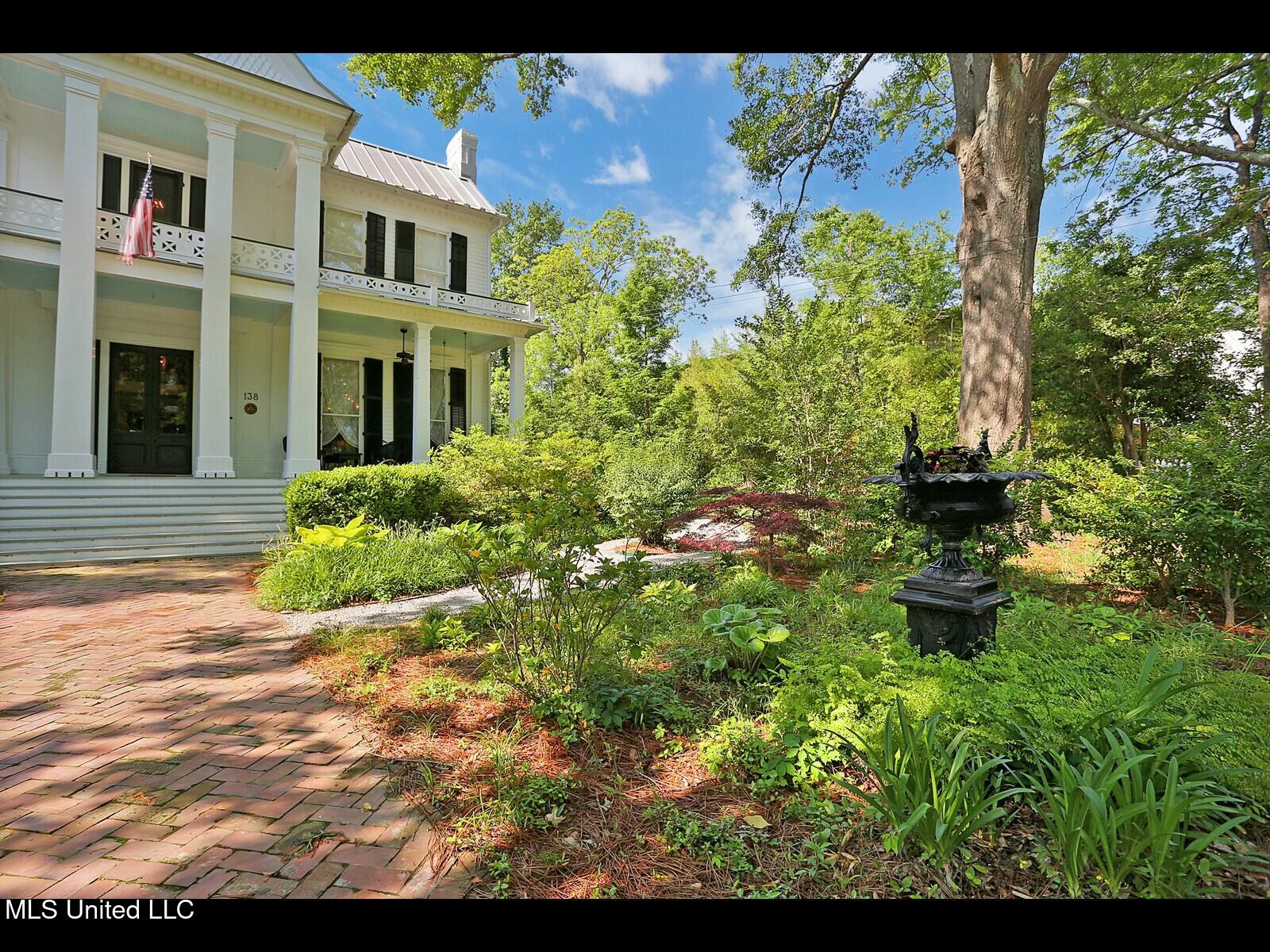 138 E Fulton Street Property Photo 16