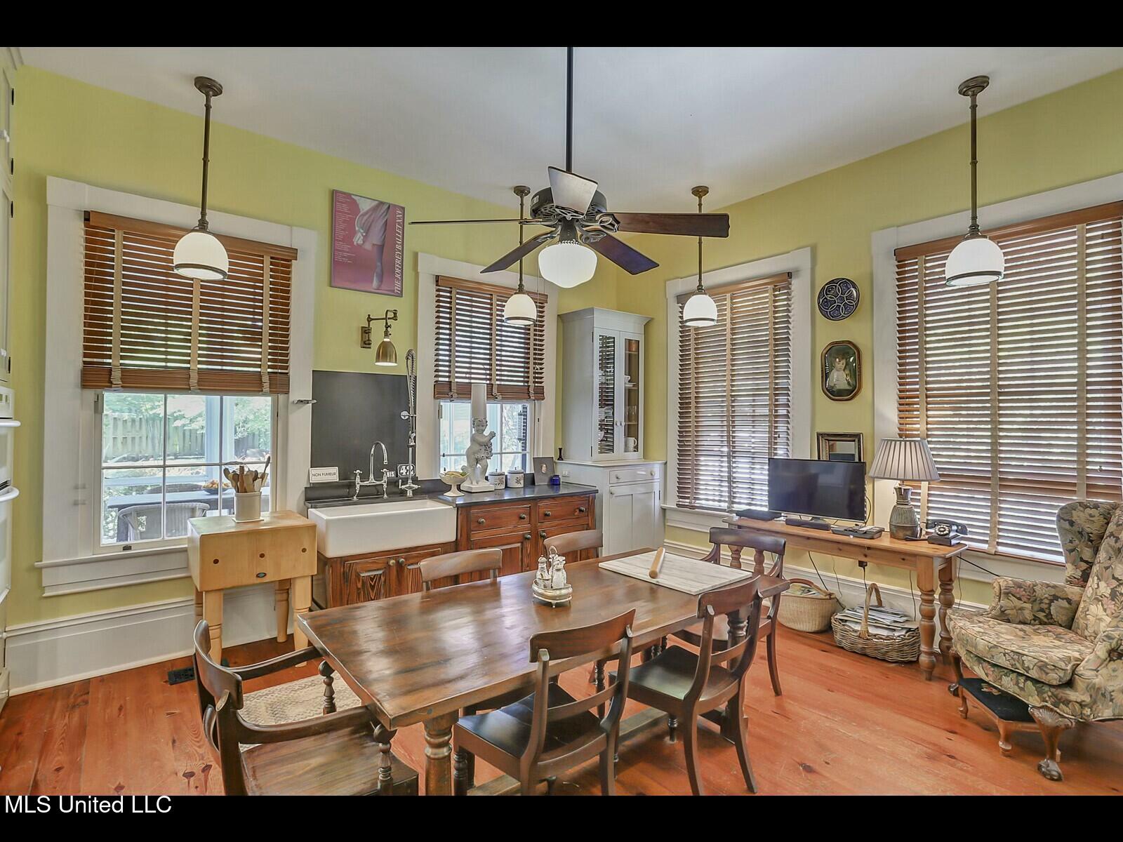 138 E Fulton Street Property Photo 41