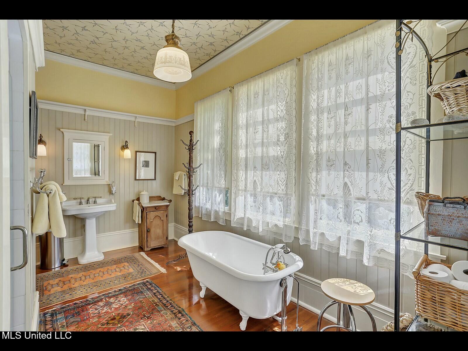 138 E Fulton Street Property Photo 57