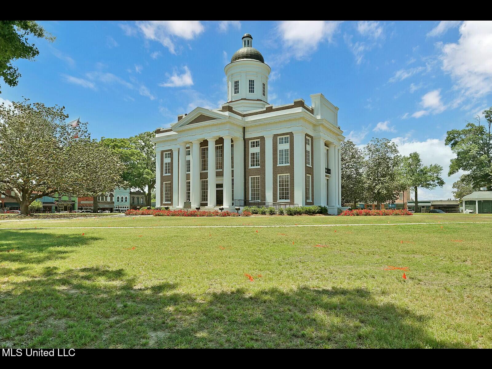 138 E Fulton Street Property Photo 77