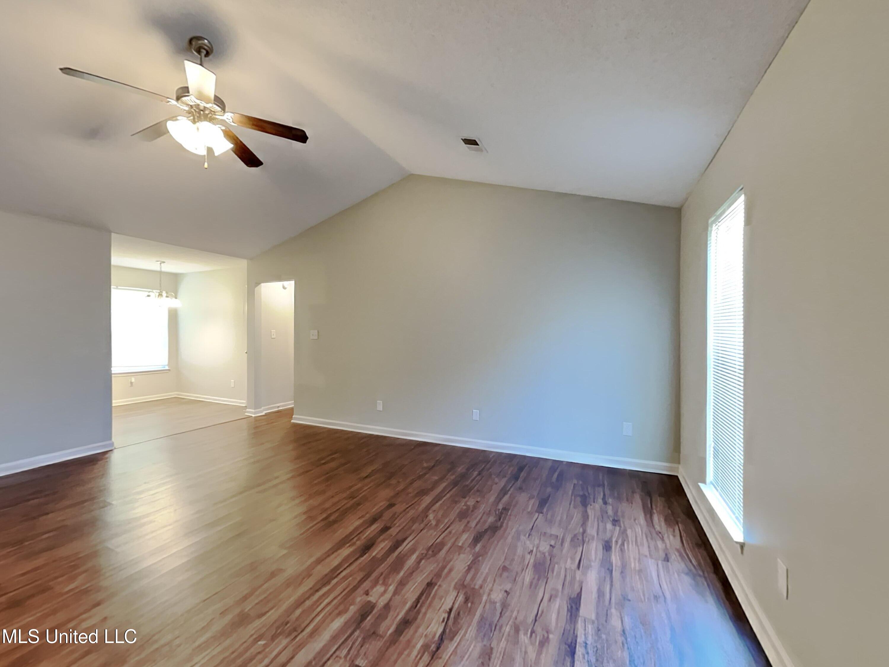 1748 Dorchester Drive Property Photo 2