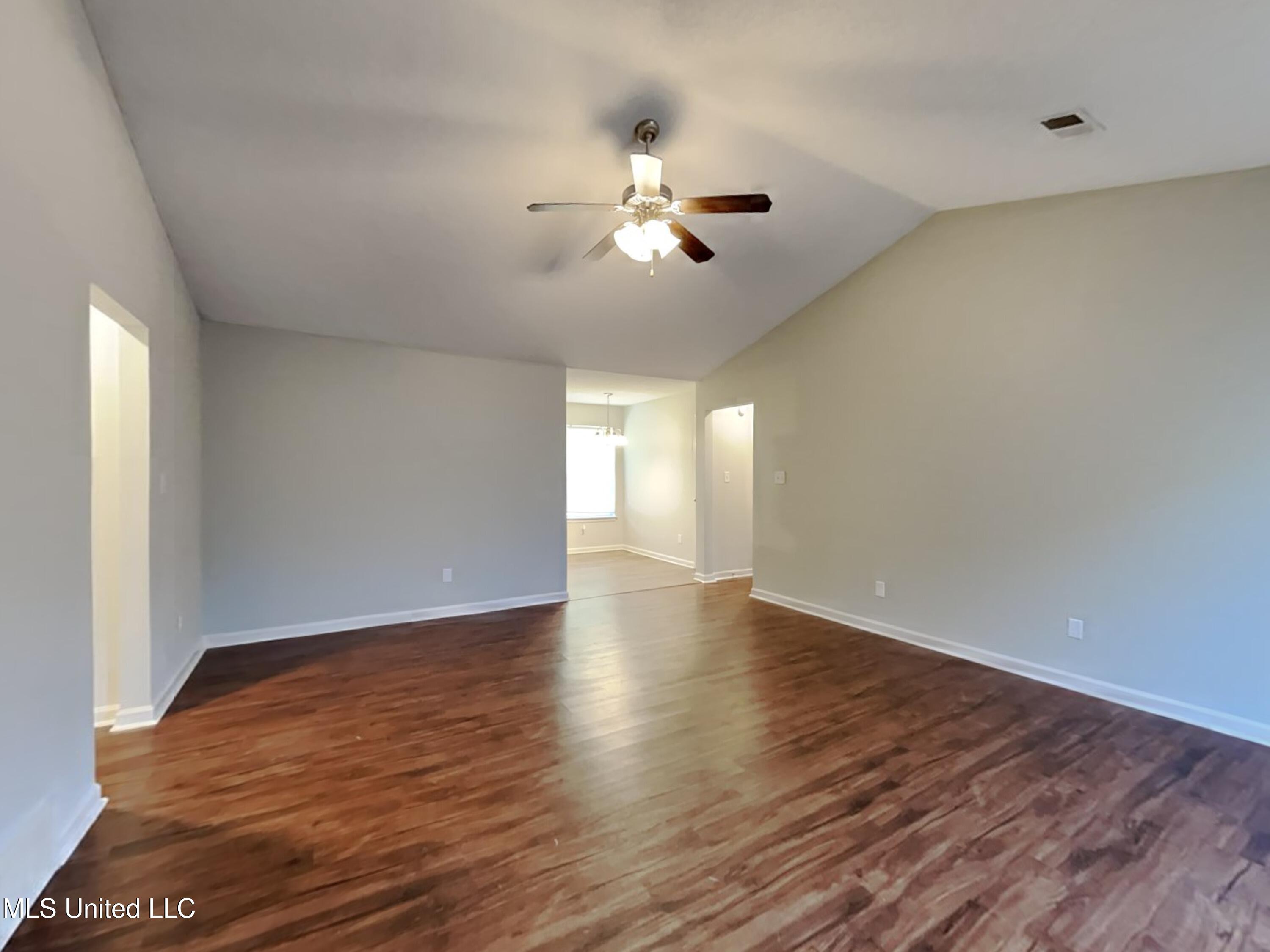1748 Dorchester Drive Property Photo 3