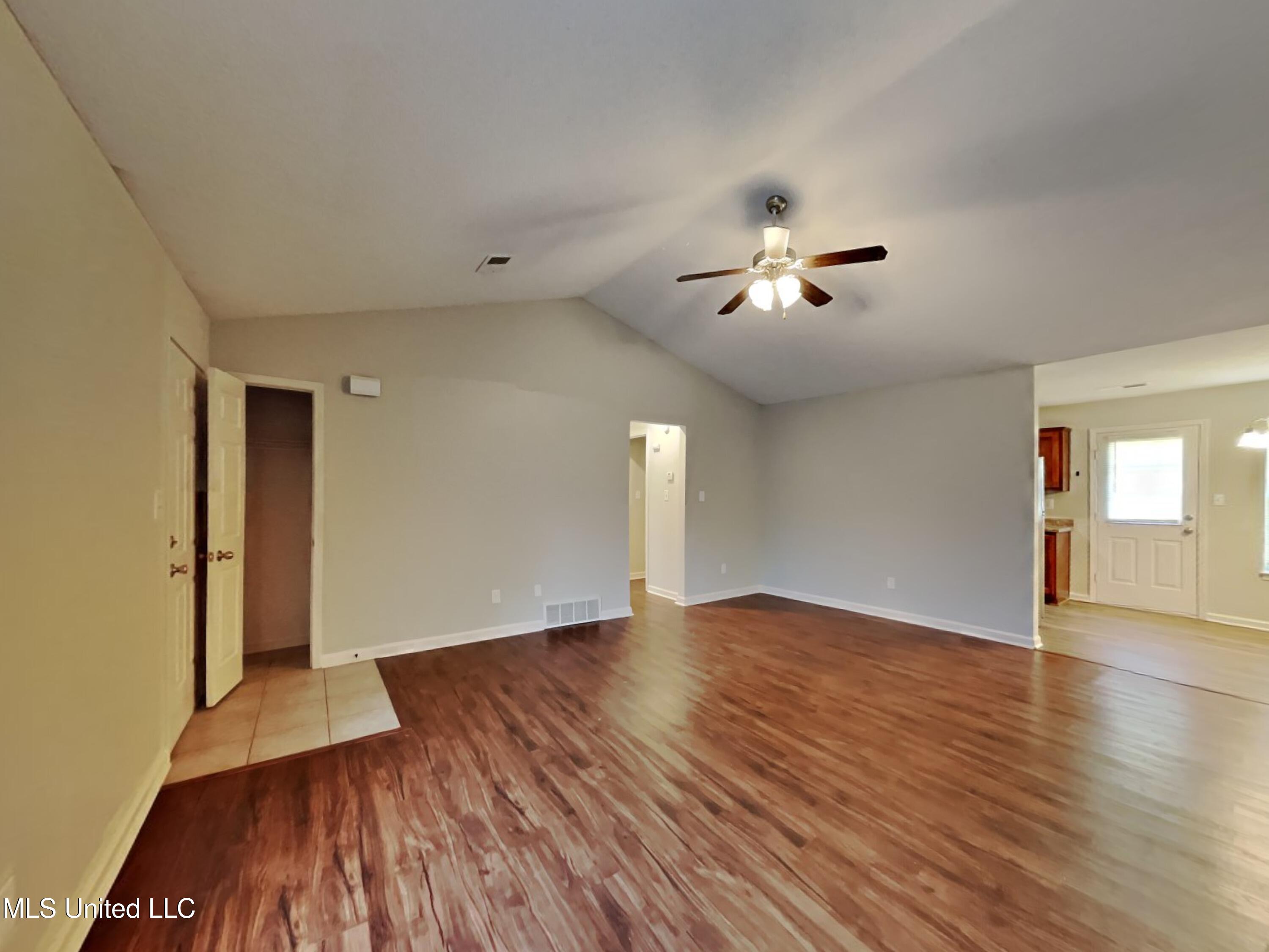 1748 Dorchester Drive Property Photo 4