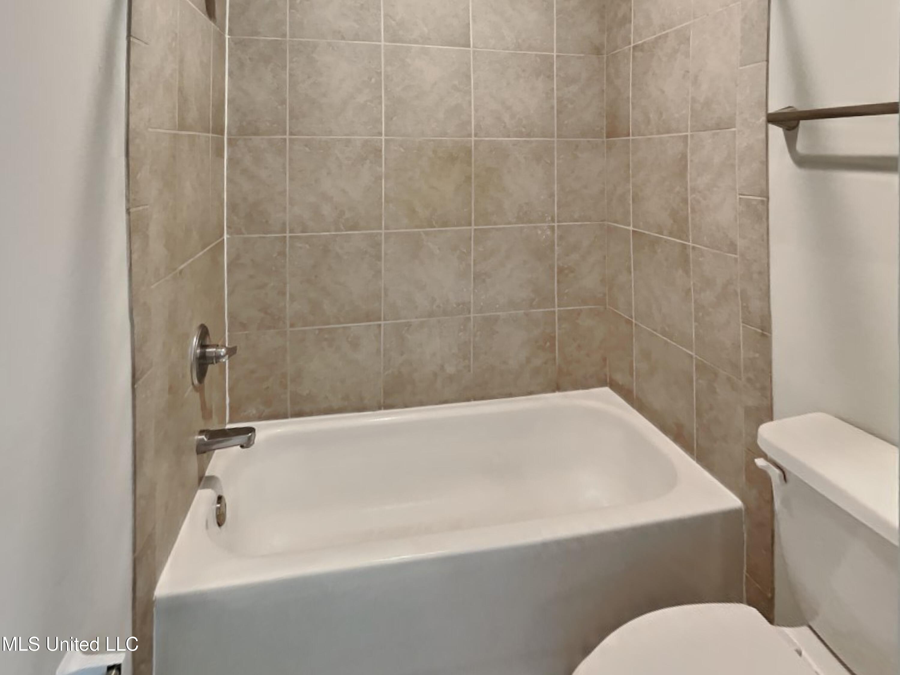 1748 Dorchester Drive Property Photo 8