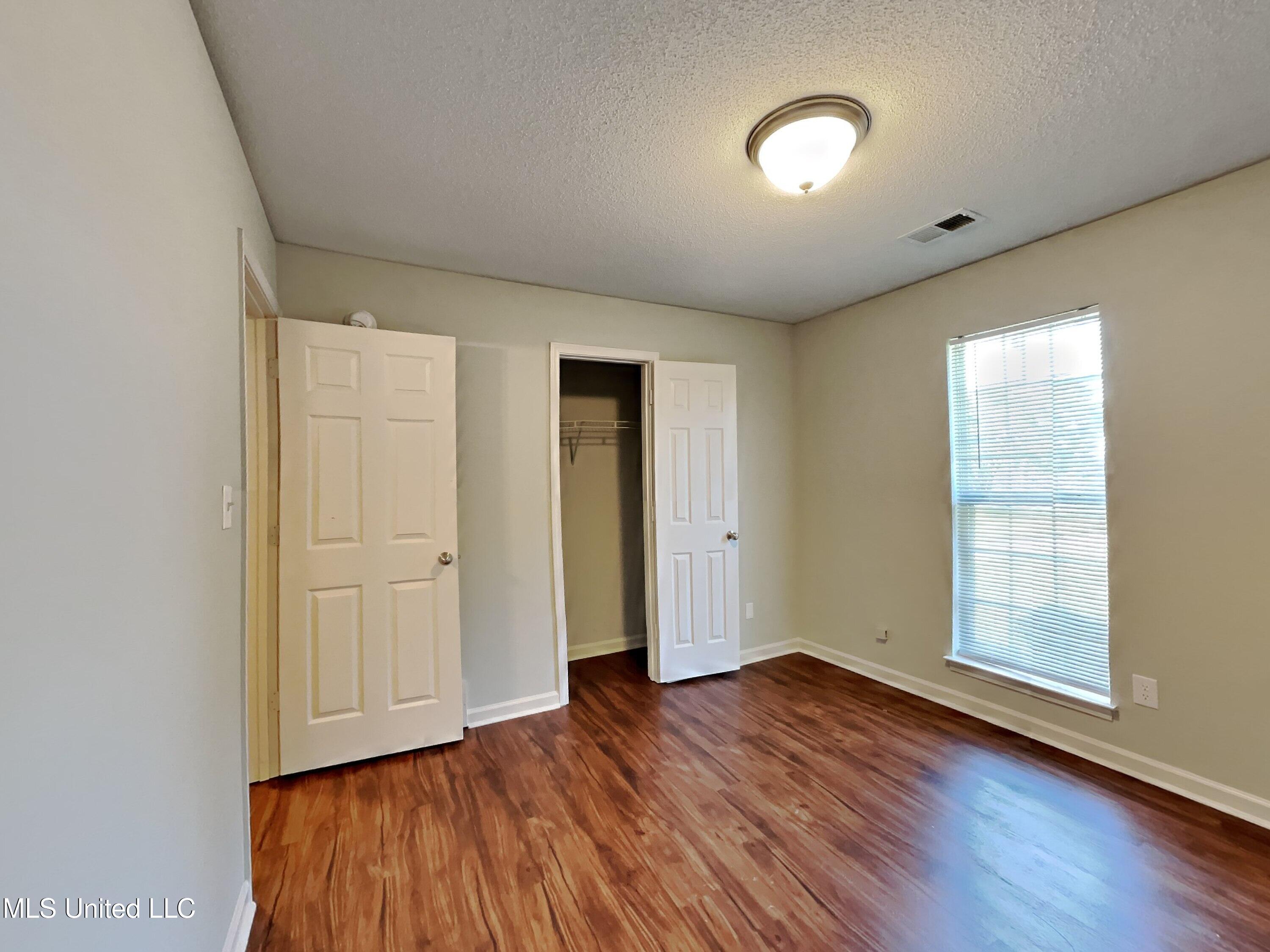 1748 Dorchester Drive Property Photo 10