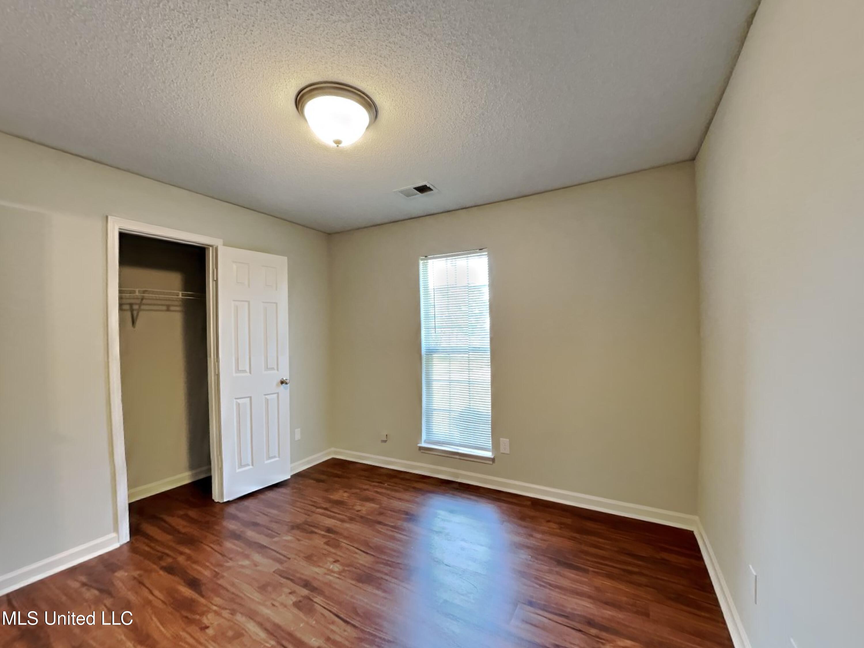 1748 Dorchester Drive Property Photo 11
