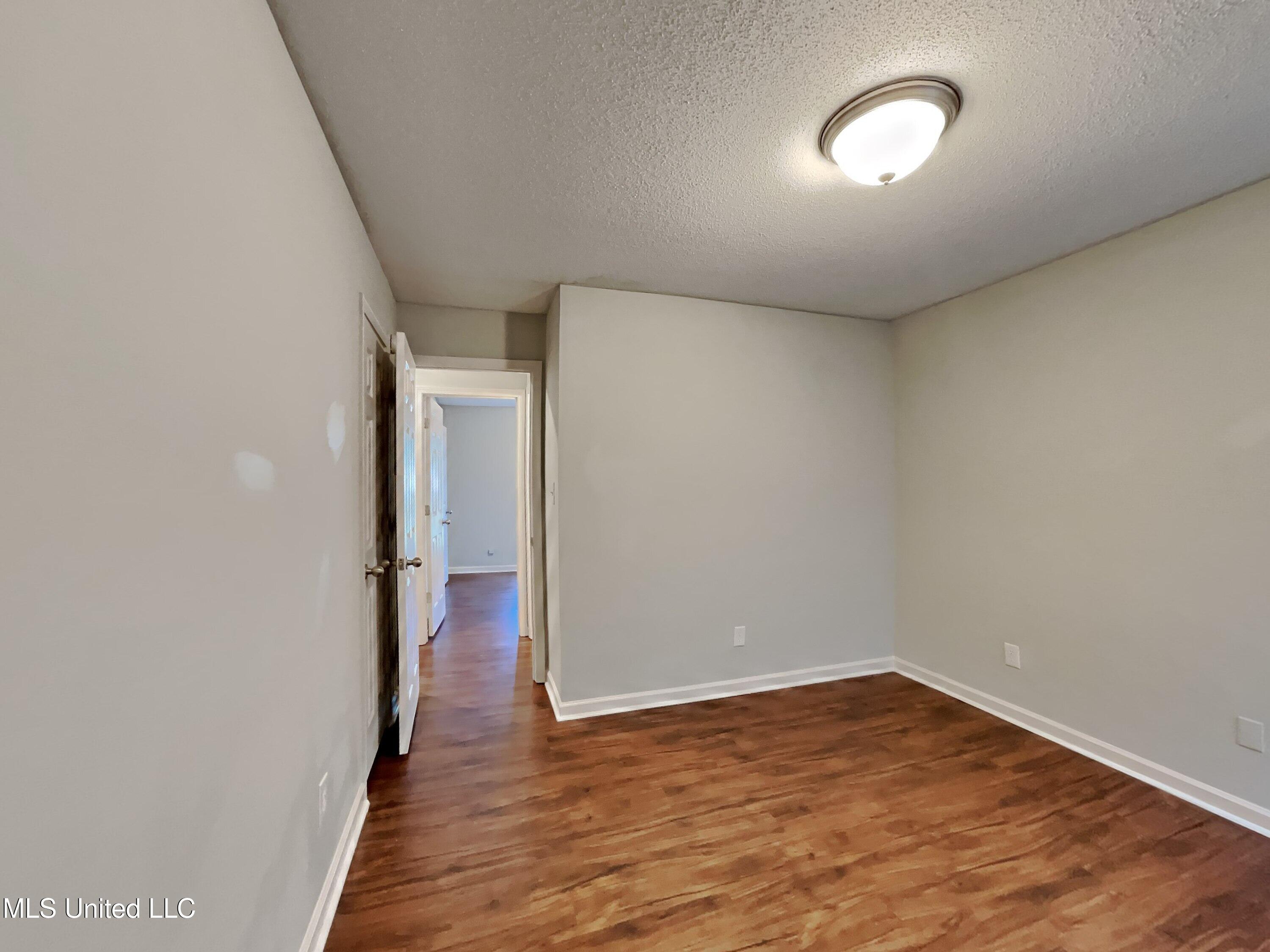 1748 Dorchester Drive Property Photo 12