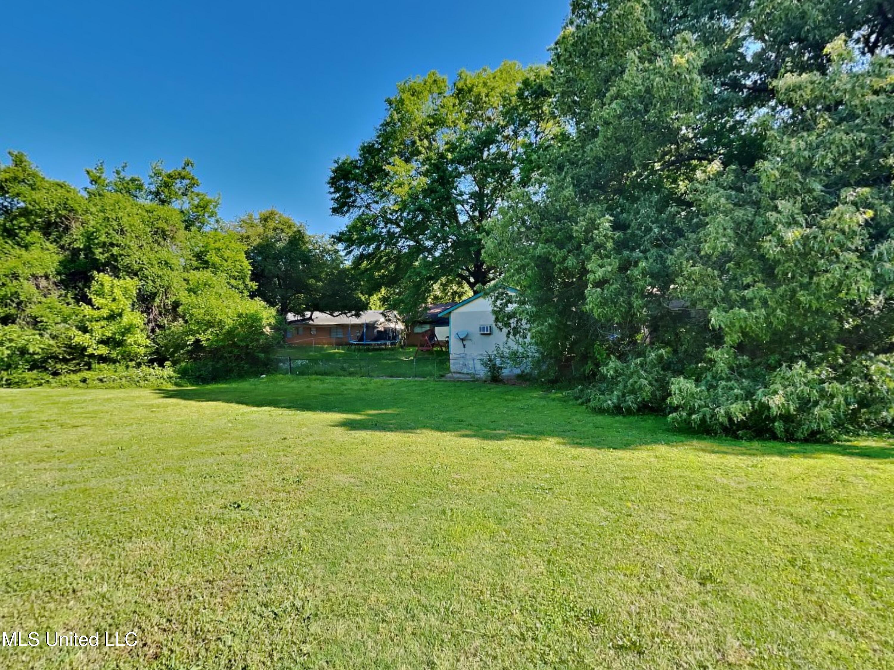 1748 Dorchester Drive Property Photo 14