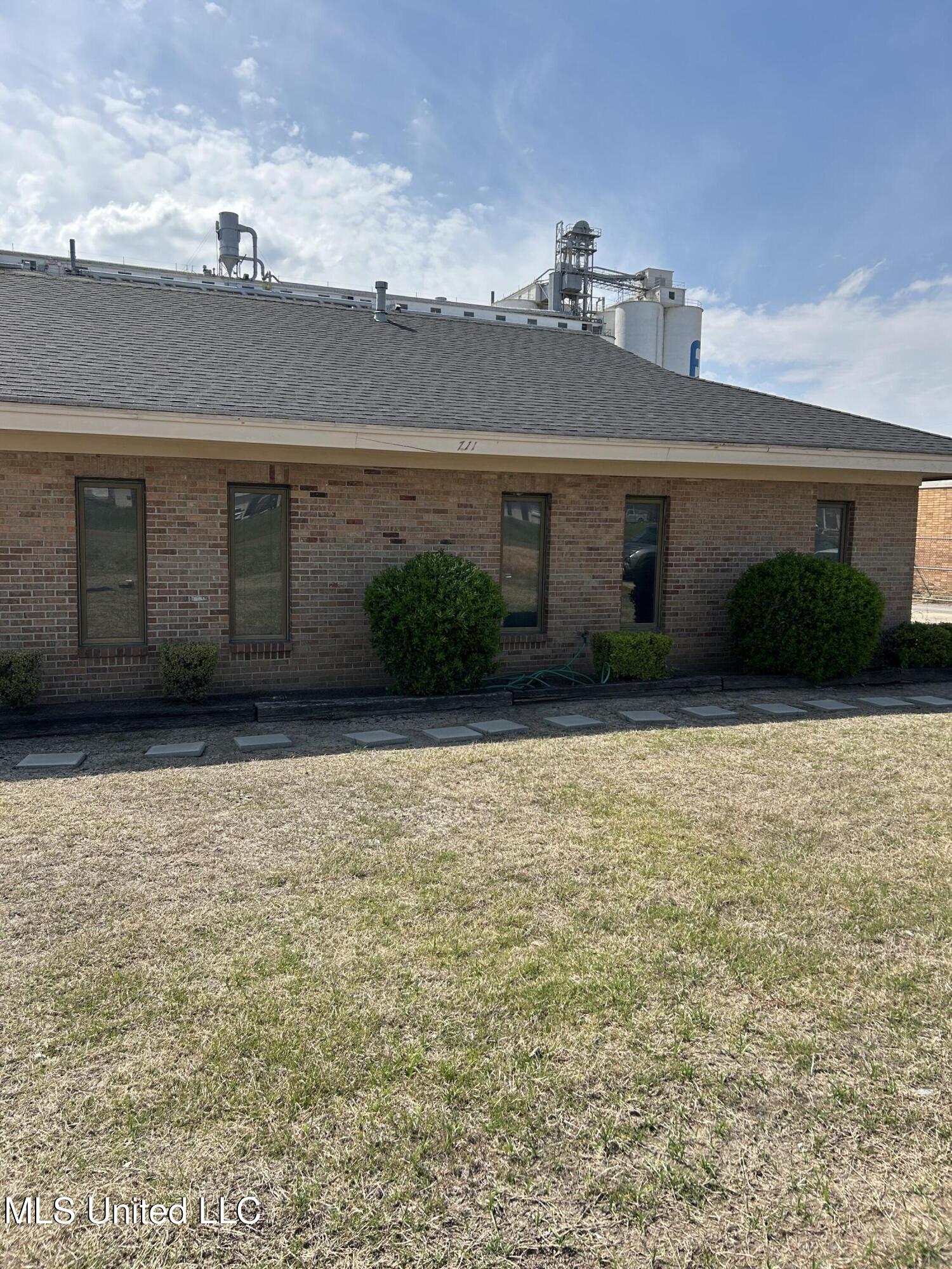 711 US-82 Property Photo 1