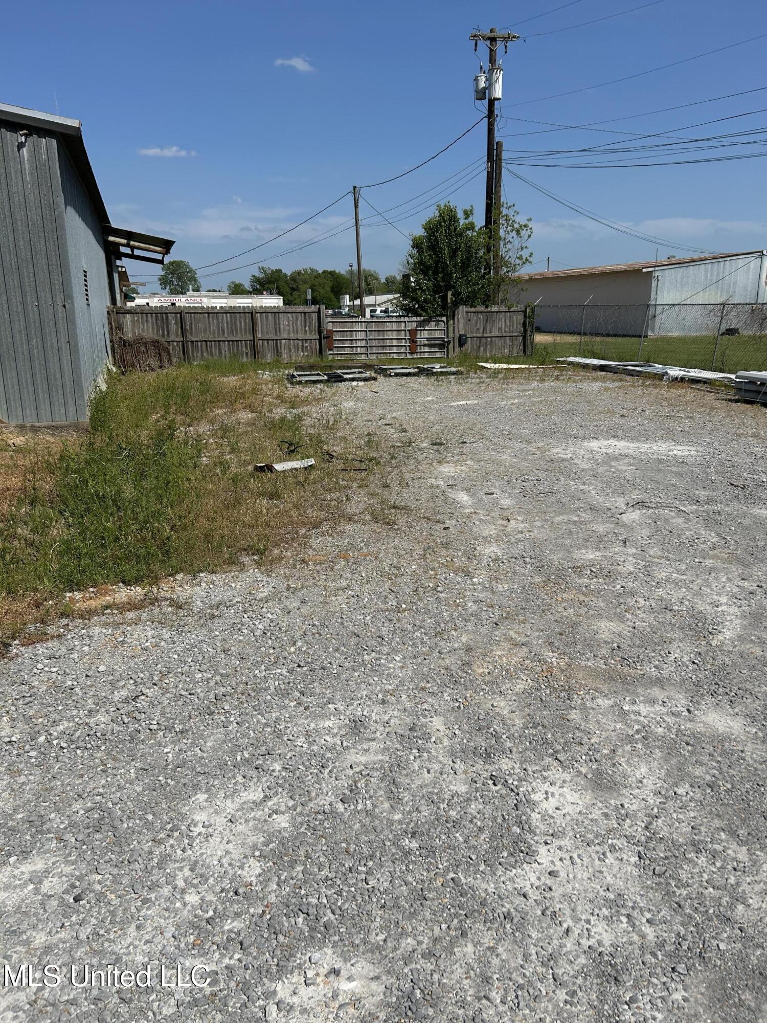 711 Us-82 Property Photo 5