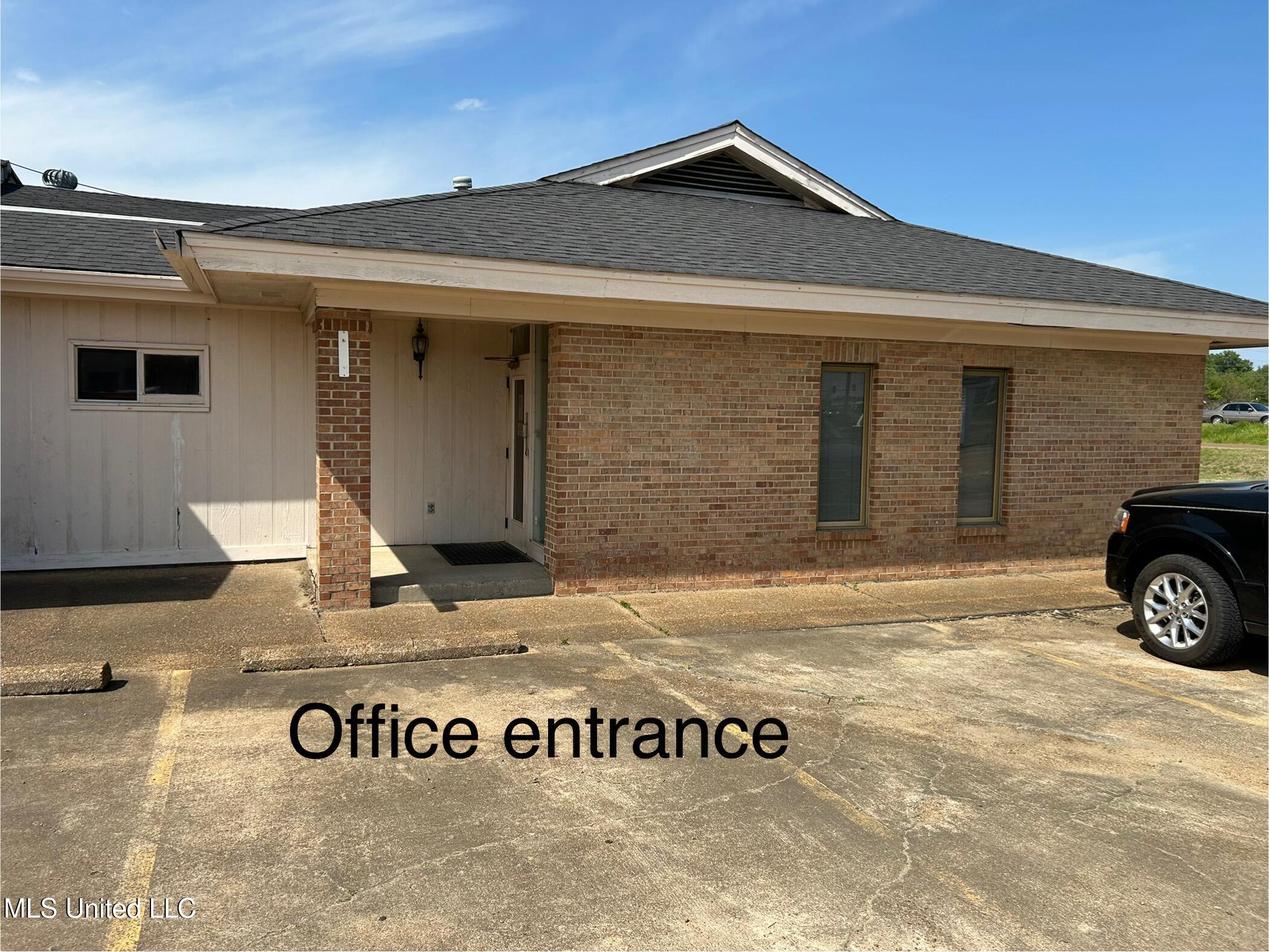 711 Us-82 Property Photo 6