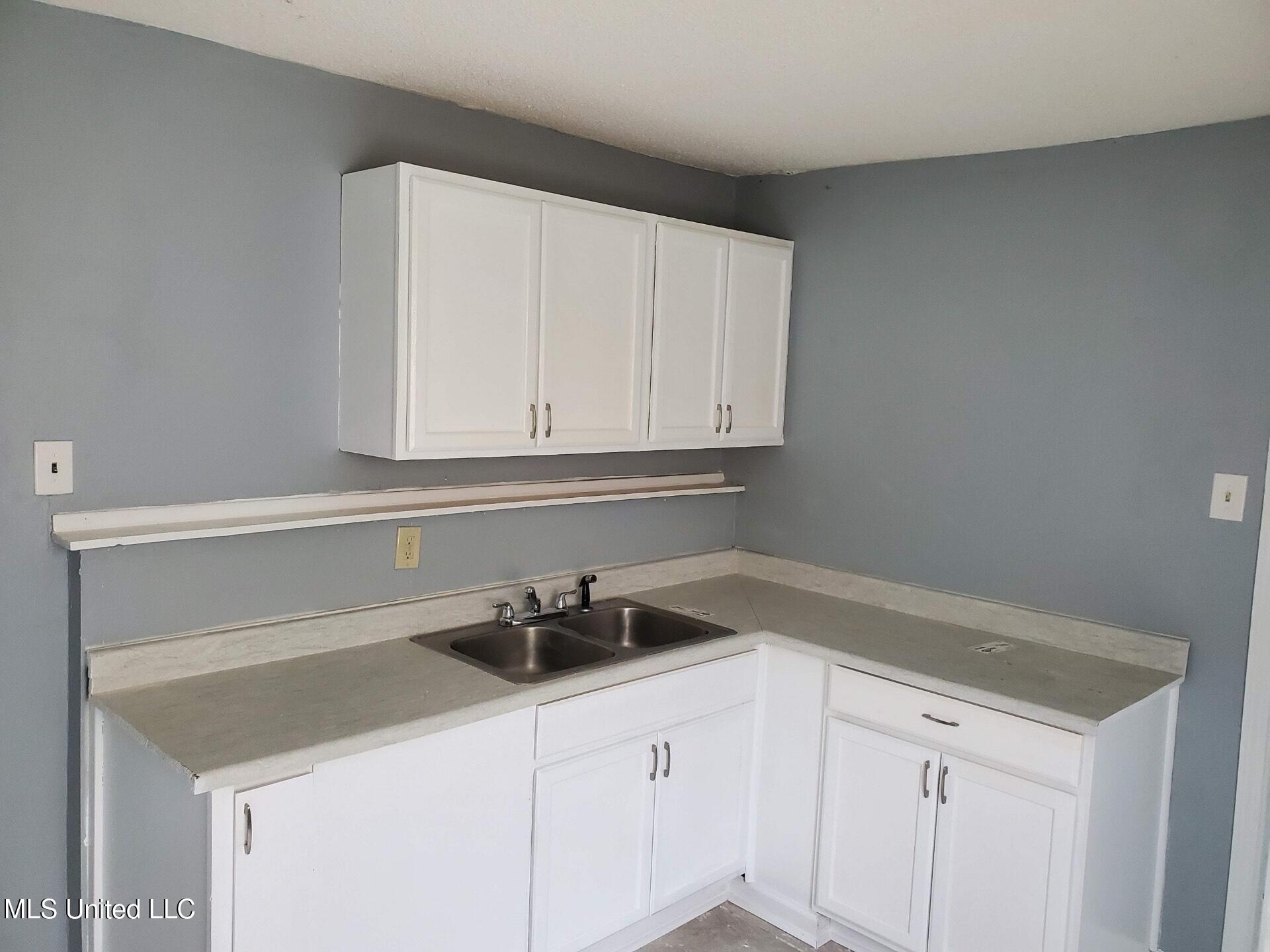 2067 Corry Road Property Photo 4