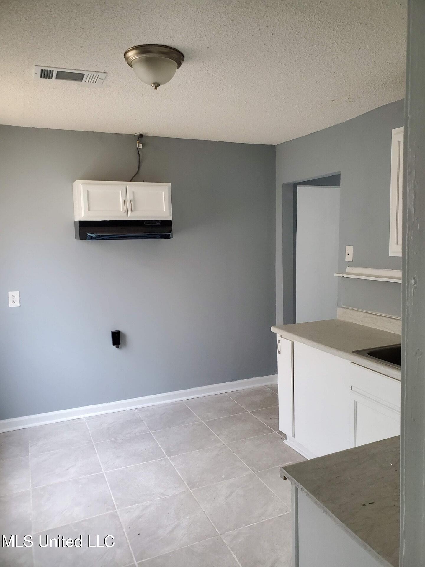 2067 Corry Road Property Photo 6