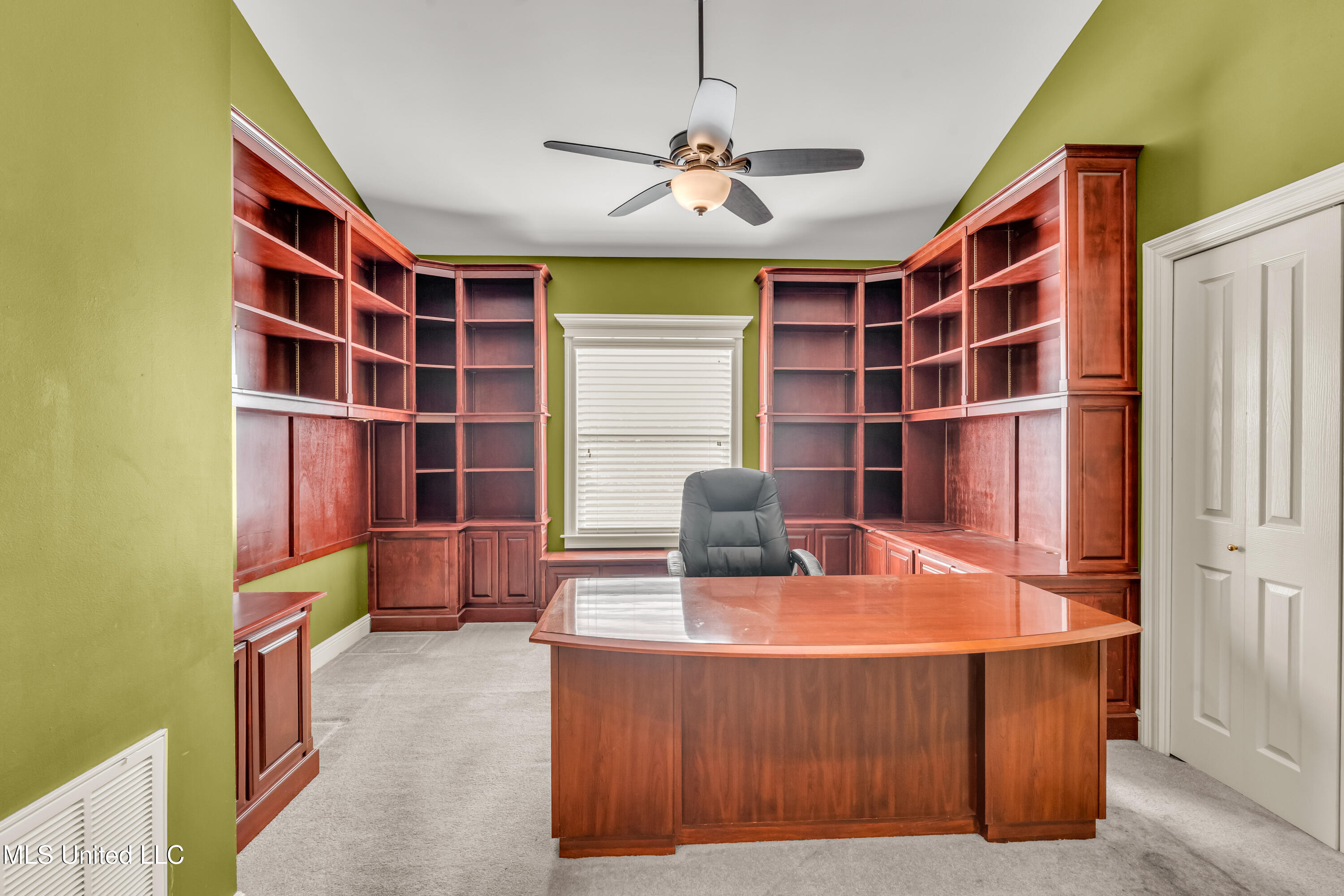 422 Cachemont Cove Property Photo 22