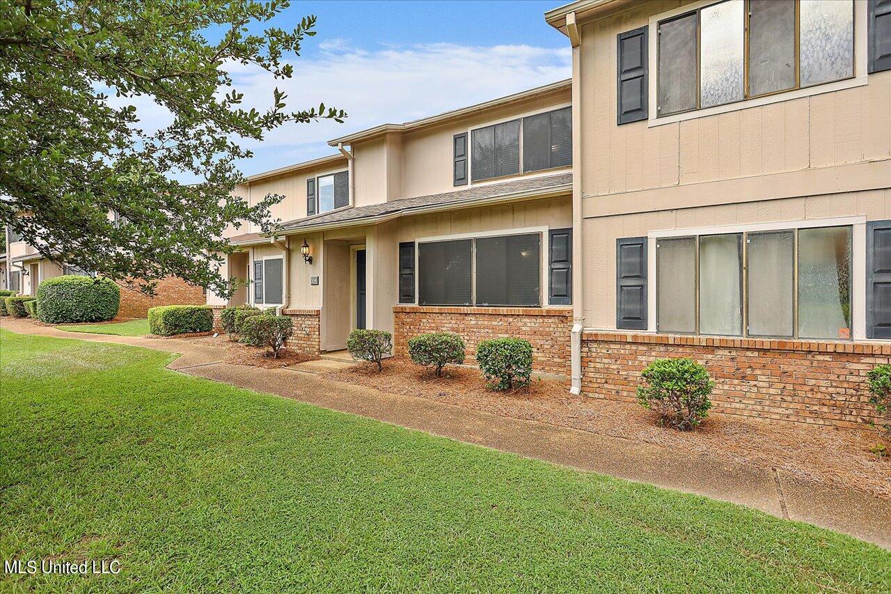 356 Lakebend Drive Property Photo 3