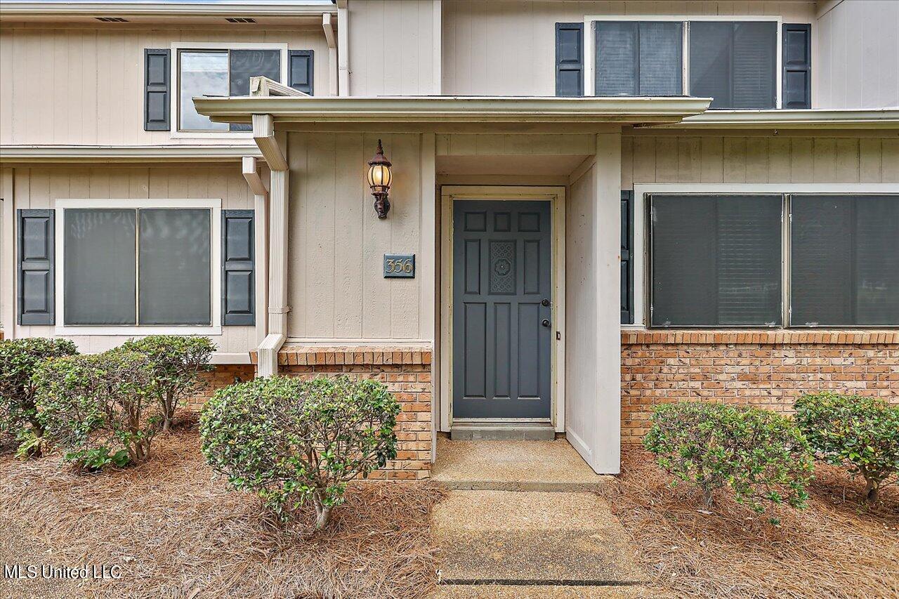 356 Lakebend Drive Property Photo 4