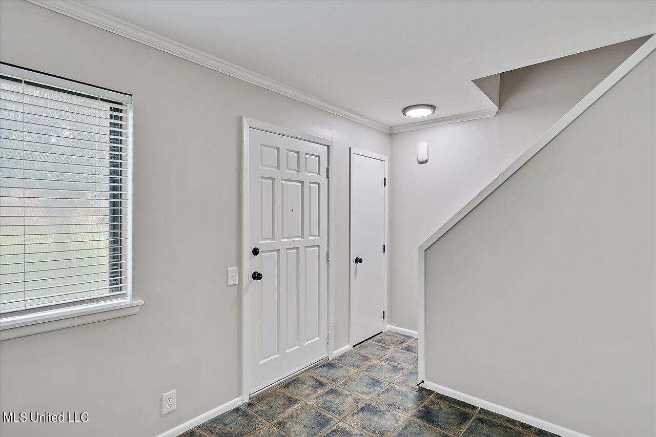 356 Lakebend Drive Property Photo 5