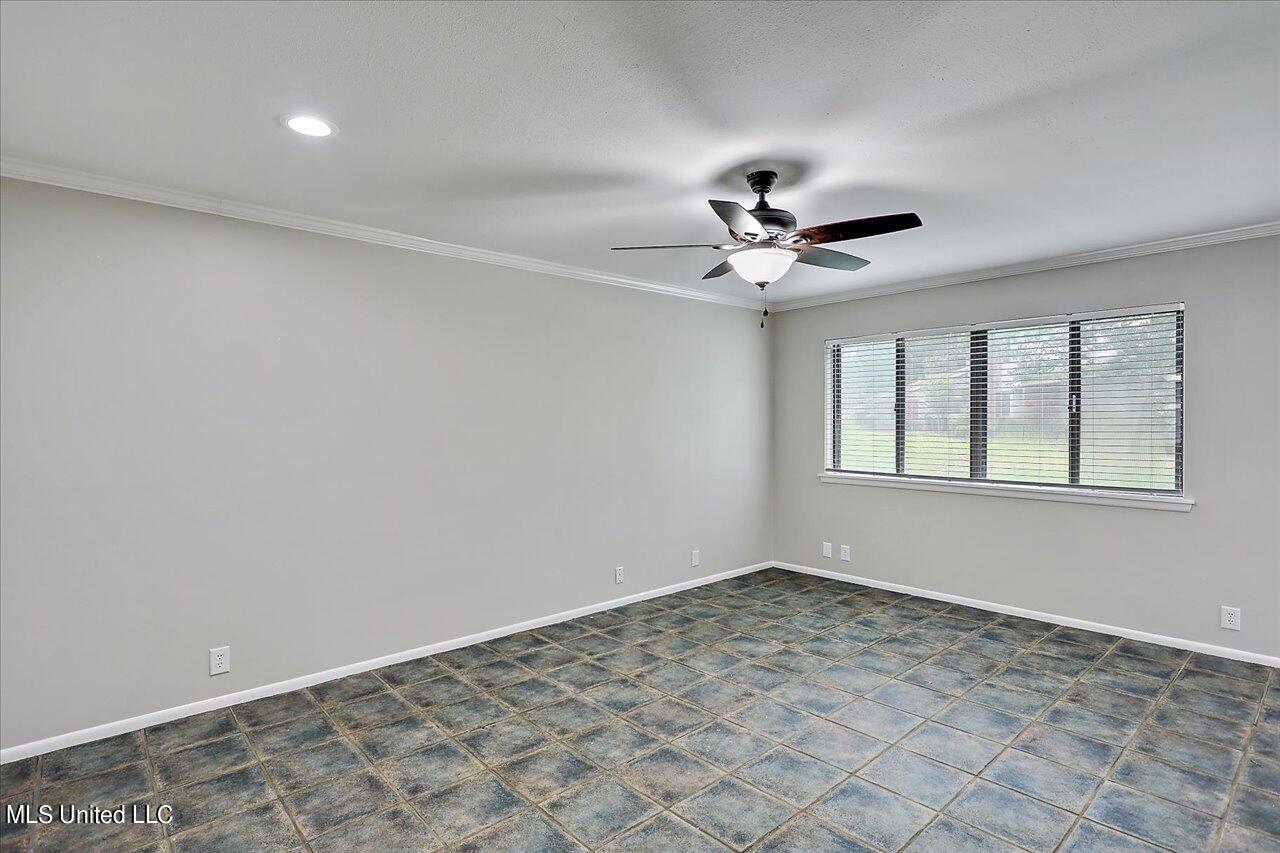 356 Lakebend Drive Property Photo 9