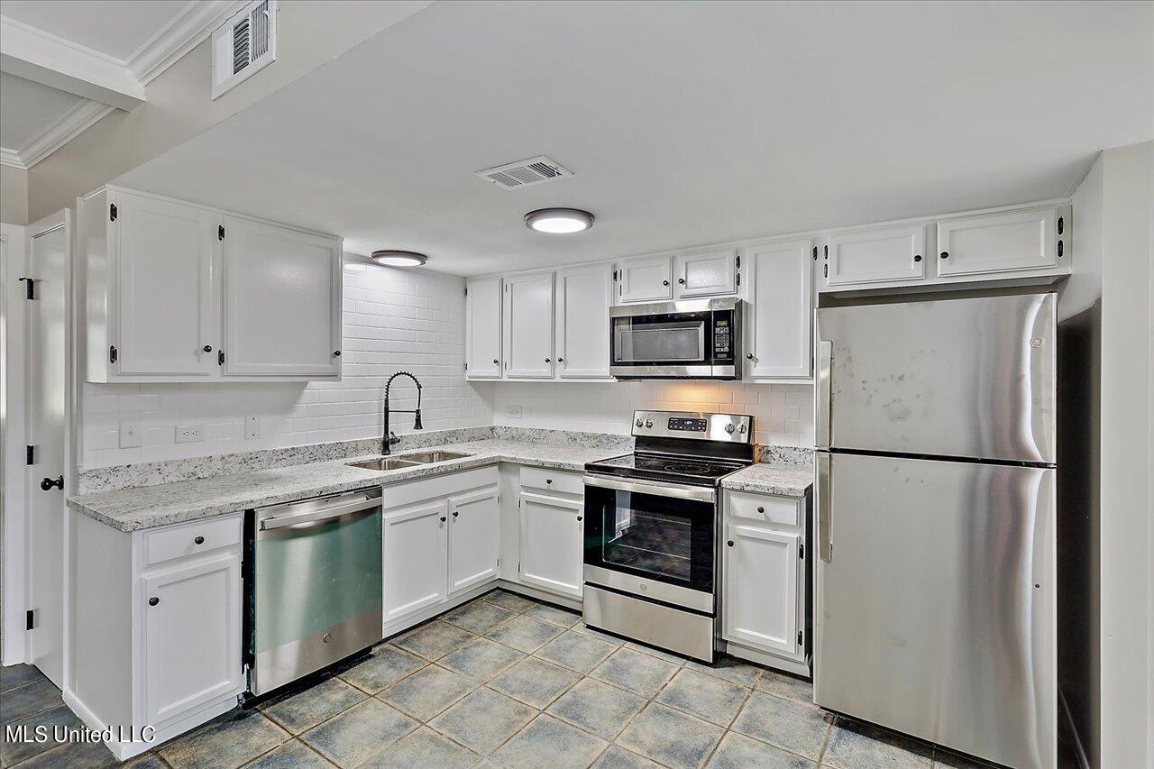 356 Lakebend Drive Property Photo 10