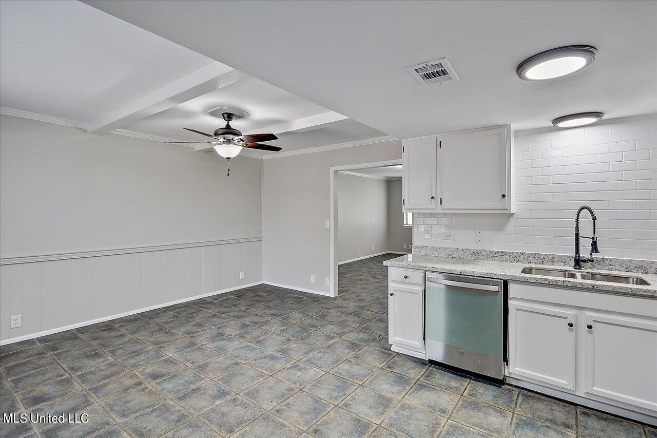 356 Lakebend Drive Property Photo 13