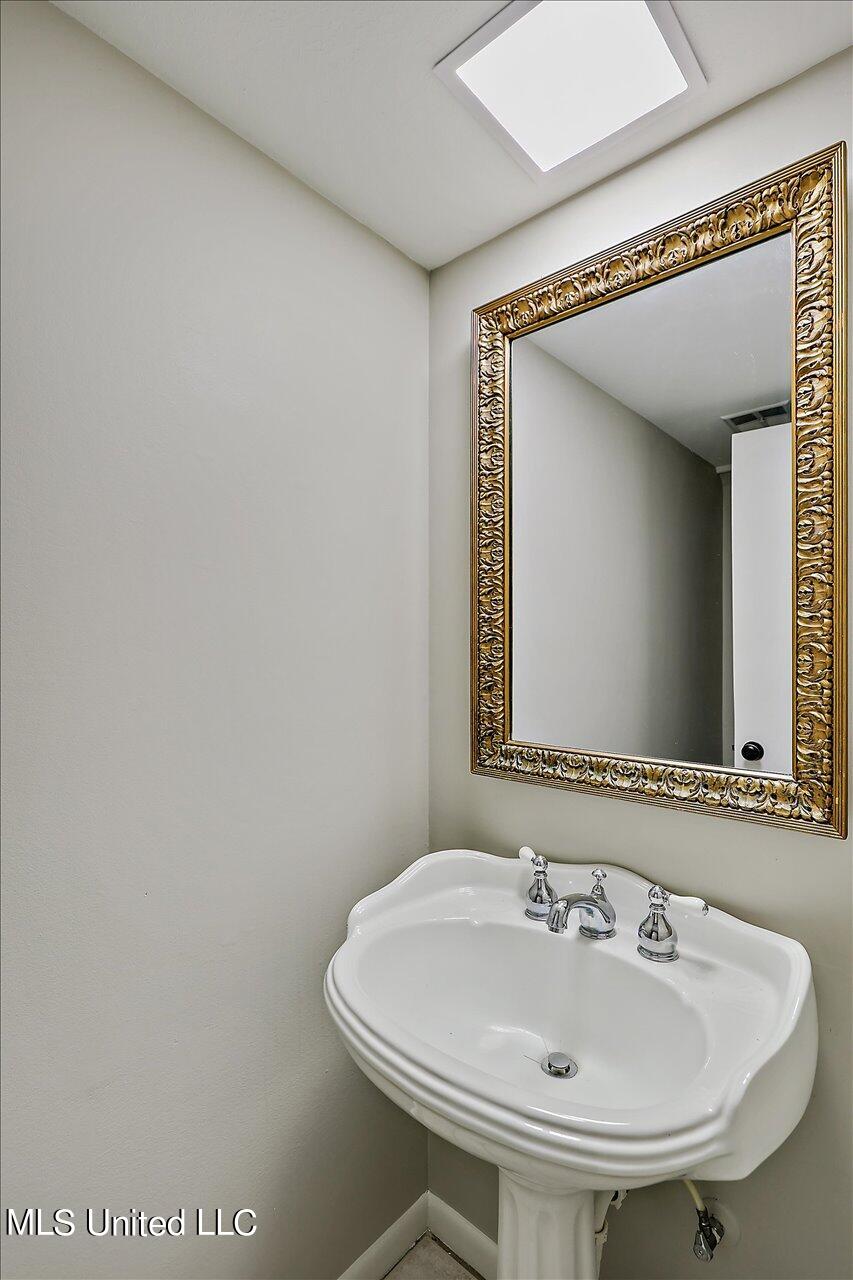 356 Lakebend Drive Property Photo 24