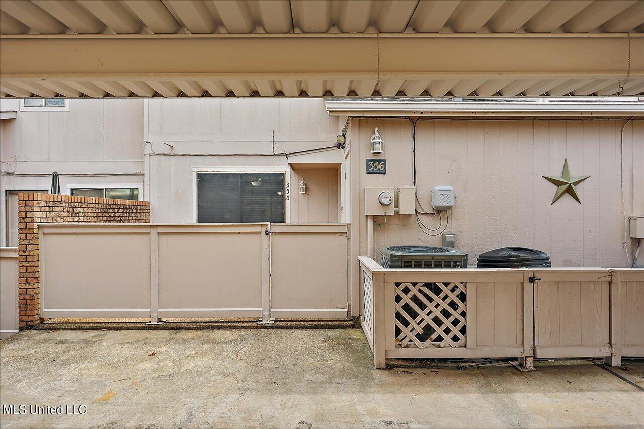 356 Lakebend Drive Property Photo 25