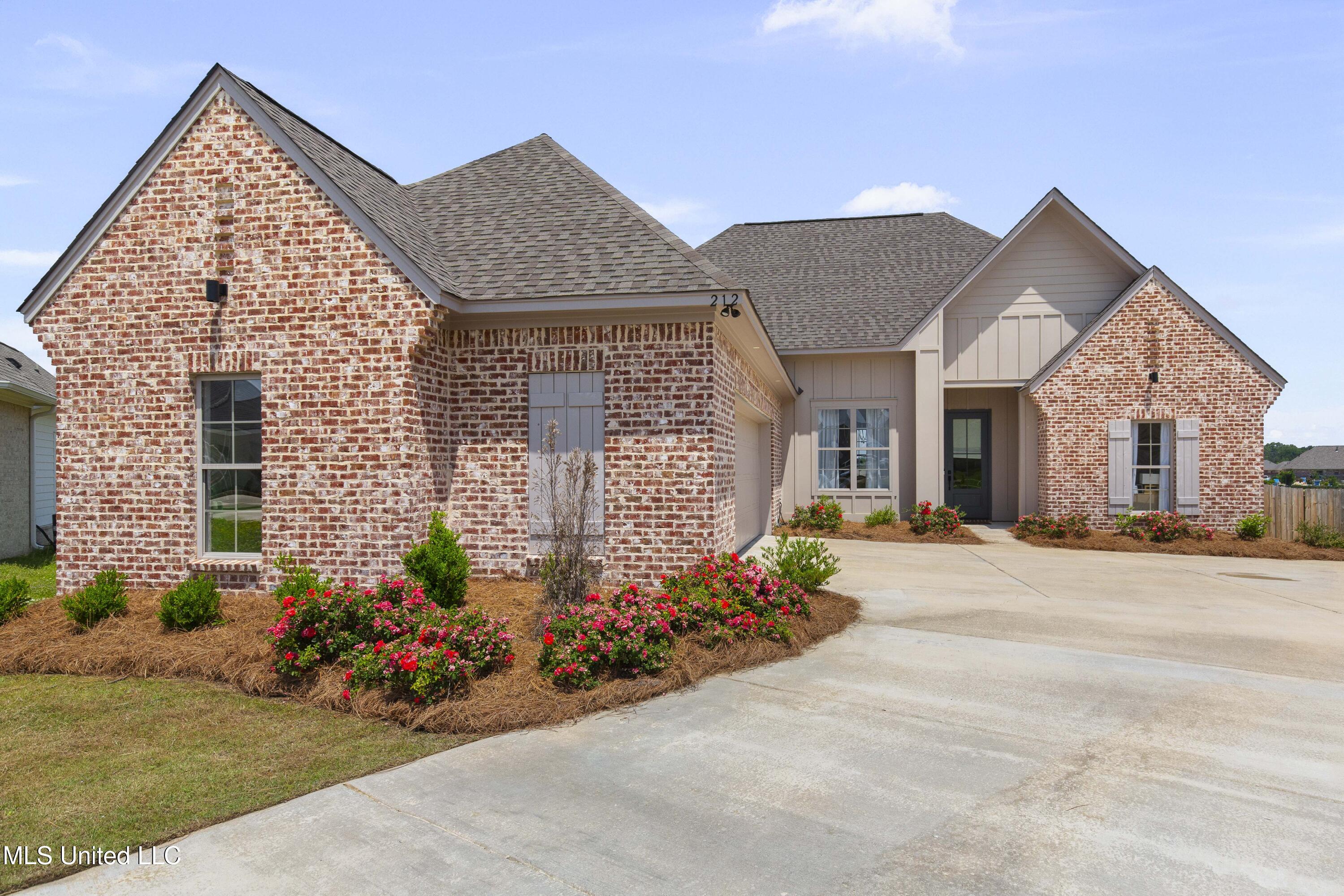 212 Ashbury Cove Property Photo 2