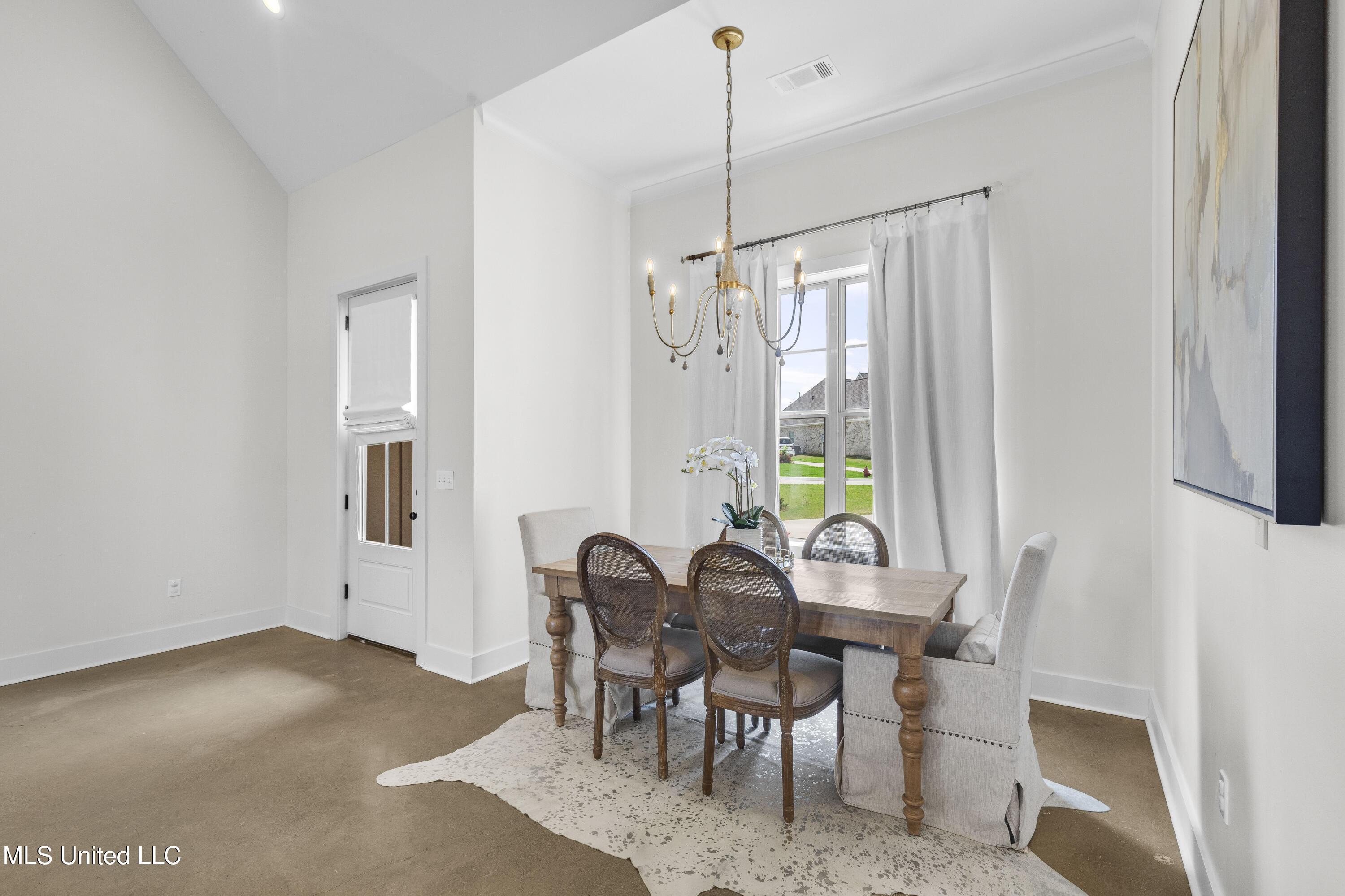 212 Ashbury Cove Property Photo 4