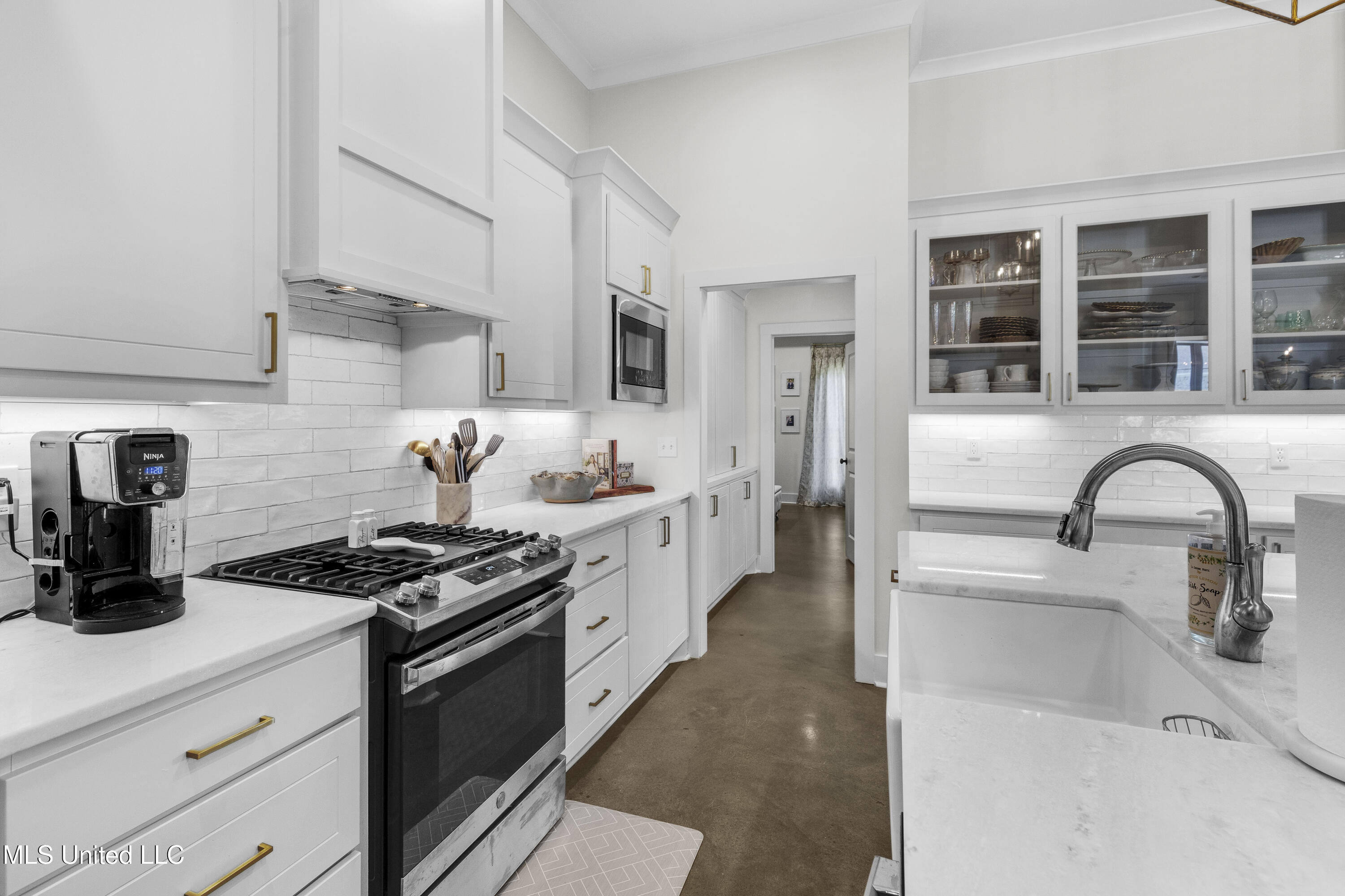 212 Ashbury Cove Property Photo 8