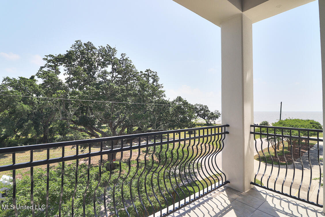 1100 W Beach Boulevard Property Photo 4